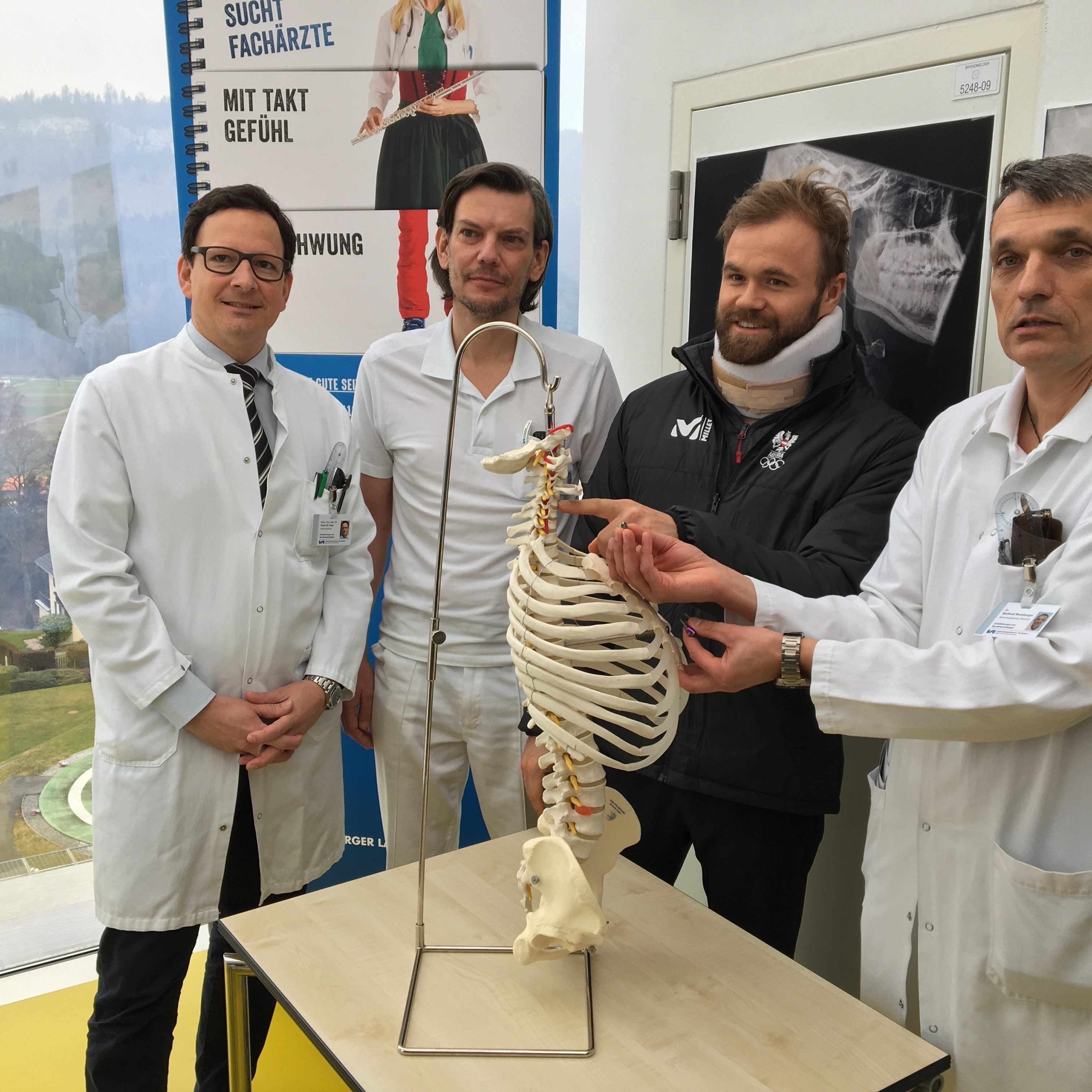 Schairer mit seinem Ärzteteam im LKH Feldkirch.