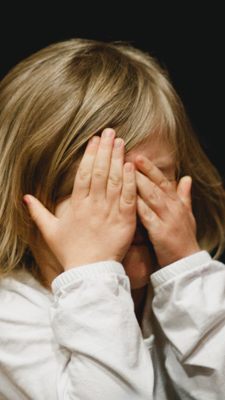 Viele Menschen leiden an Migräne.