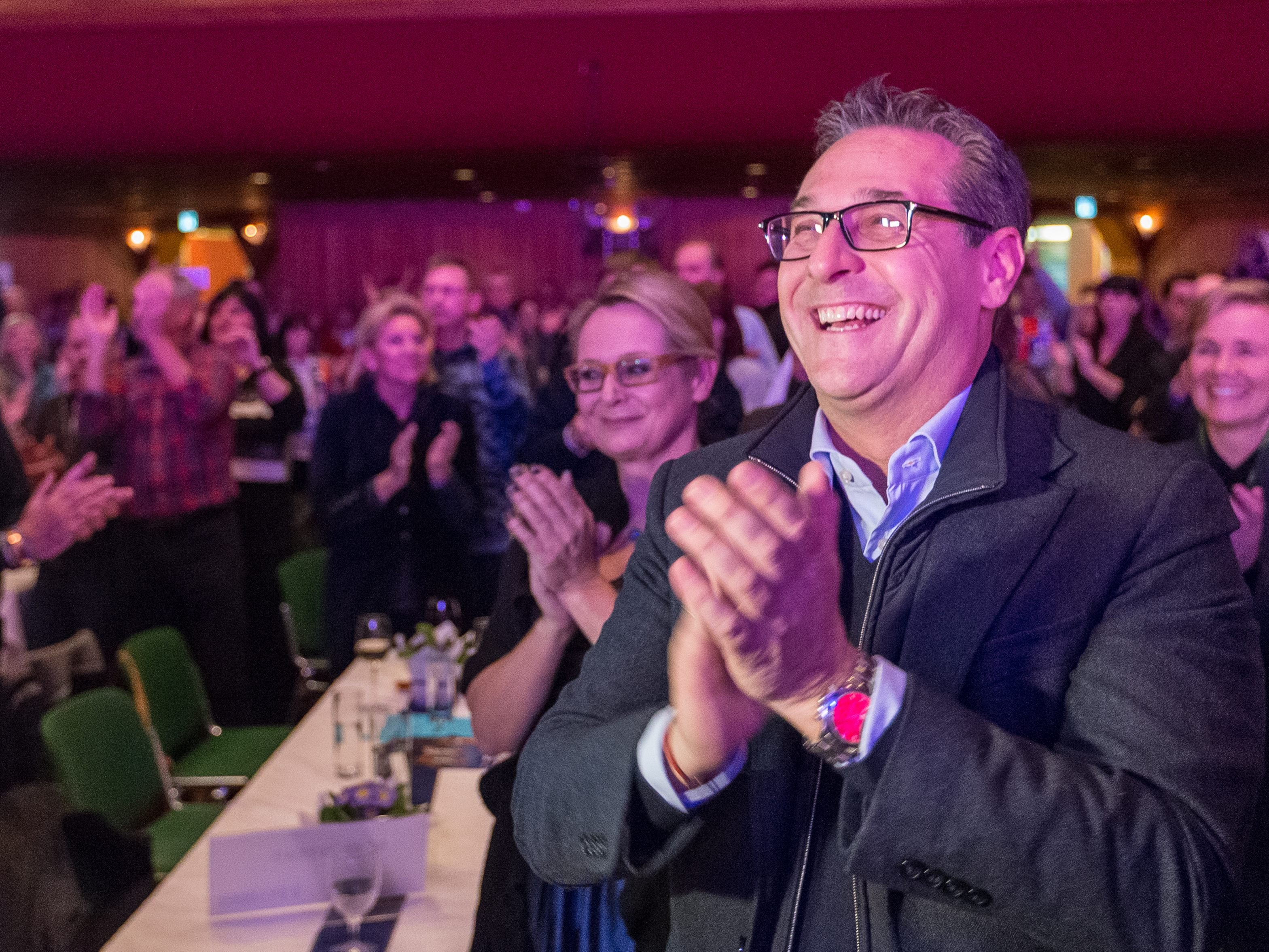 Volksabstimmung zum Rauchverbot: Vizekanzler Heinz-Christian Strache würde gerne, kann aber nicht.