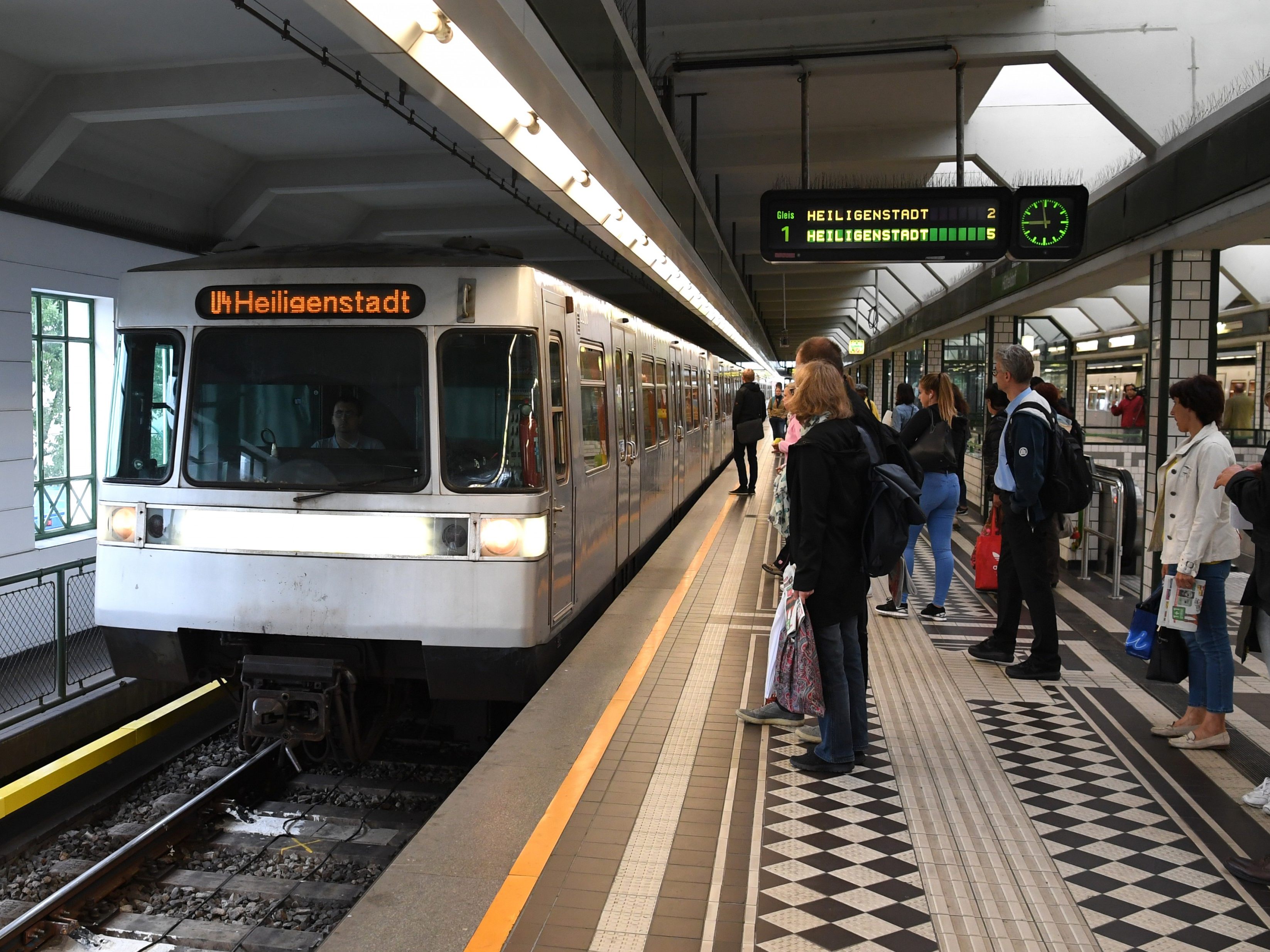 Auf den U-Bahnlinien U6, U4 und U3 kam es heute Vormittag zu Verspätungen.