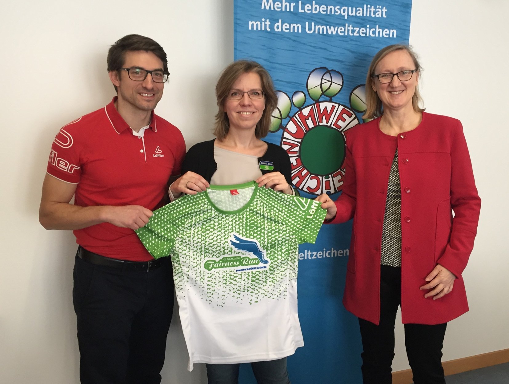 Jürgen Smrz (Fairsport Events), Leonore Gewessler (GLOBAL 2000) und Regina Preslmair (Österreichisches Umweltzeichen / BMNT) Jürgen Smrz (Fairsport Events), Leonore Gewessler (GLOBAL 2000) und Regina Preslmair (Österreichisches Umweltzeichen / BMNT)