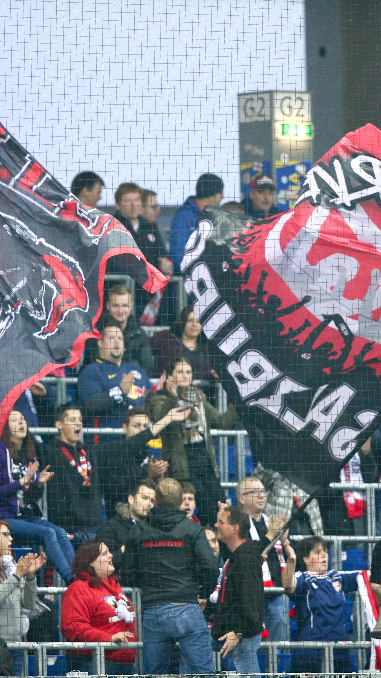 2.000 Fans reisen zum Europa League-Match zwischen BVB und Red Bull Salzburg nach Dortmund.