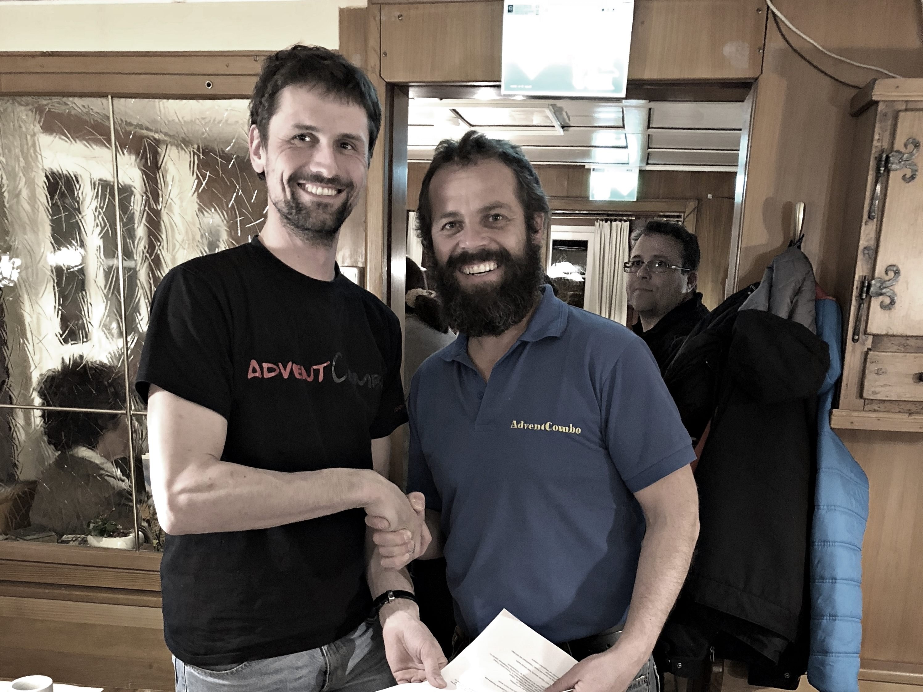 Obmann Summer E. gratuliert dem Neumitglied Krug Dominik