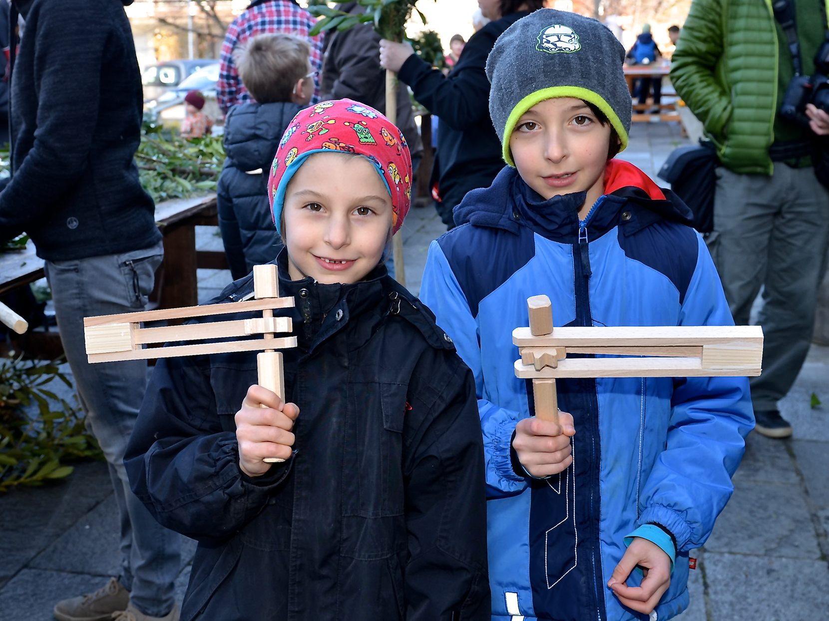 Ratschen bauen und Palmen binden – eine von über 20 Veranstaltungen des Osterferienprogramms