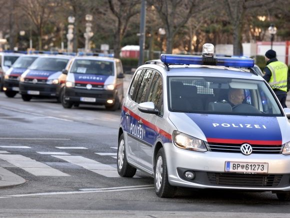 Der Mann attackierte am Dienstag einen Polizisten, nun wurde er wieder freigelassen. Der Mann attackierte am Dienstag einen Polizisten, nun wurde er wieder freigelassen.