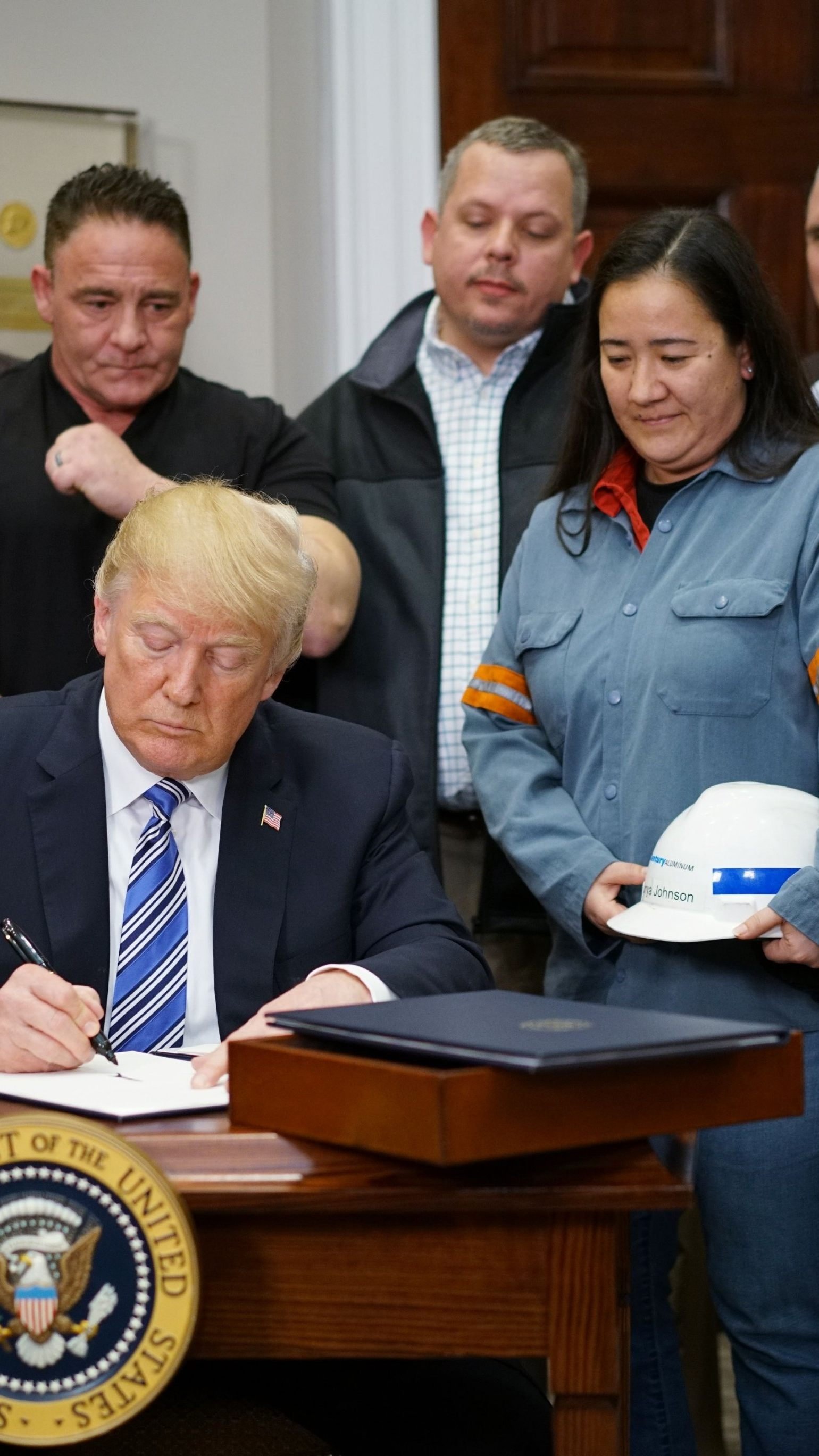 Der angeschlagene US-Präsident will sein Macher-Image polieren.