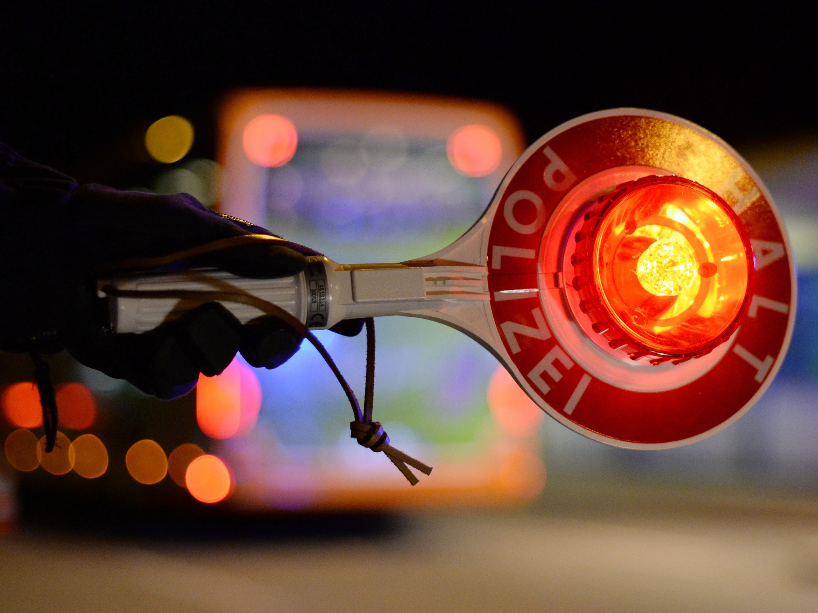 Eine Alkolenkerin wurde am Sonntag bei einem Unfall verletzt