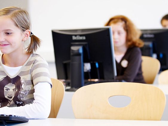 Mit Internet-Hotspots wird die Digitalisierungsstrategie „Schule 4.0 – jetzt wird's digital“ erfolgreich gestartet. Foto: Marcel Hagen Mit Internet-Hotspots wird die Digitalisierungsstrategie „Schule 4.0 – jetzt wird's digital“ erfolgreich gestartet. Foto: Marcel Hagen