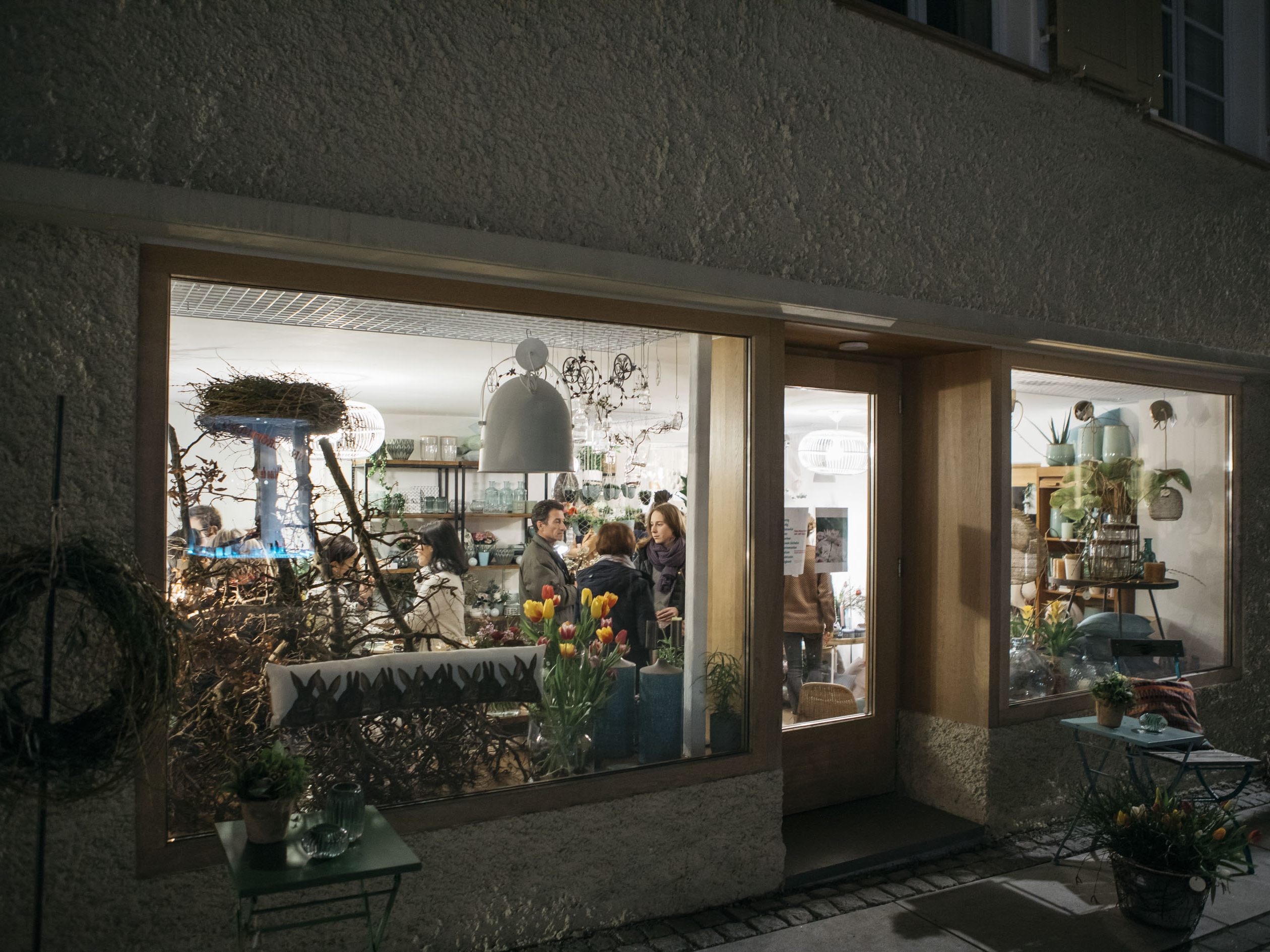 Blumen, Geschenke, kleine Einrichtungselemente und Dekorationen bietet der neue Blumenladen freistiel von Alexandra Vergianitis und Ursula Mathis in der Hohenemser Marktstraße