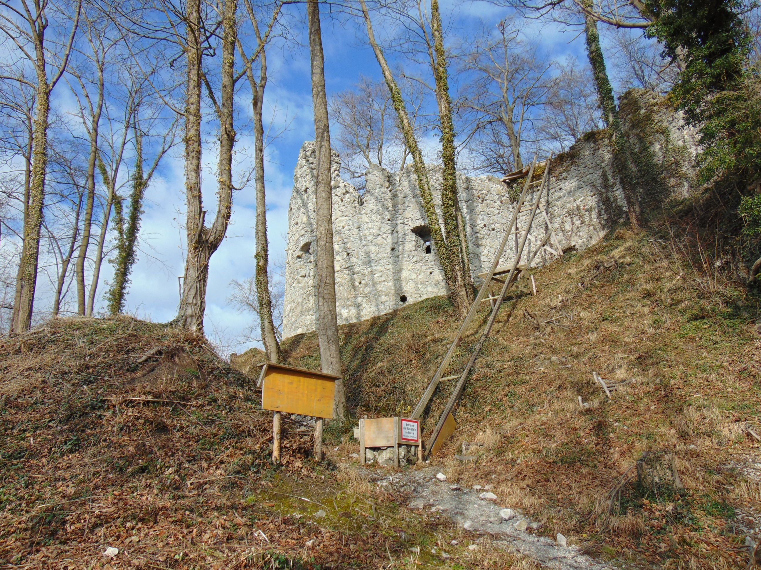 Die Neuburg wird auch in diesem Jahr wieder saniert Die Neuburg wird auch in diesem Jahr wieder saniert