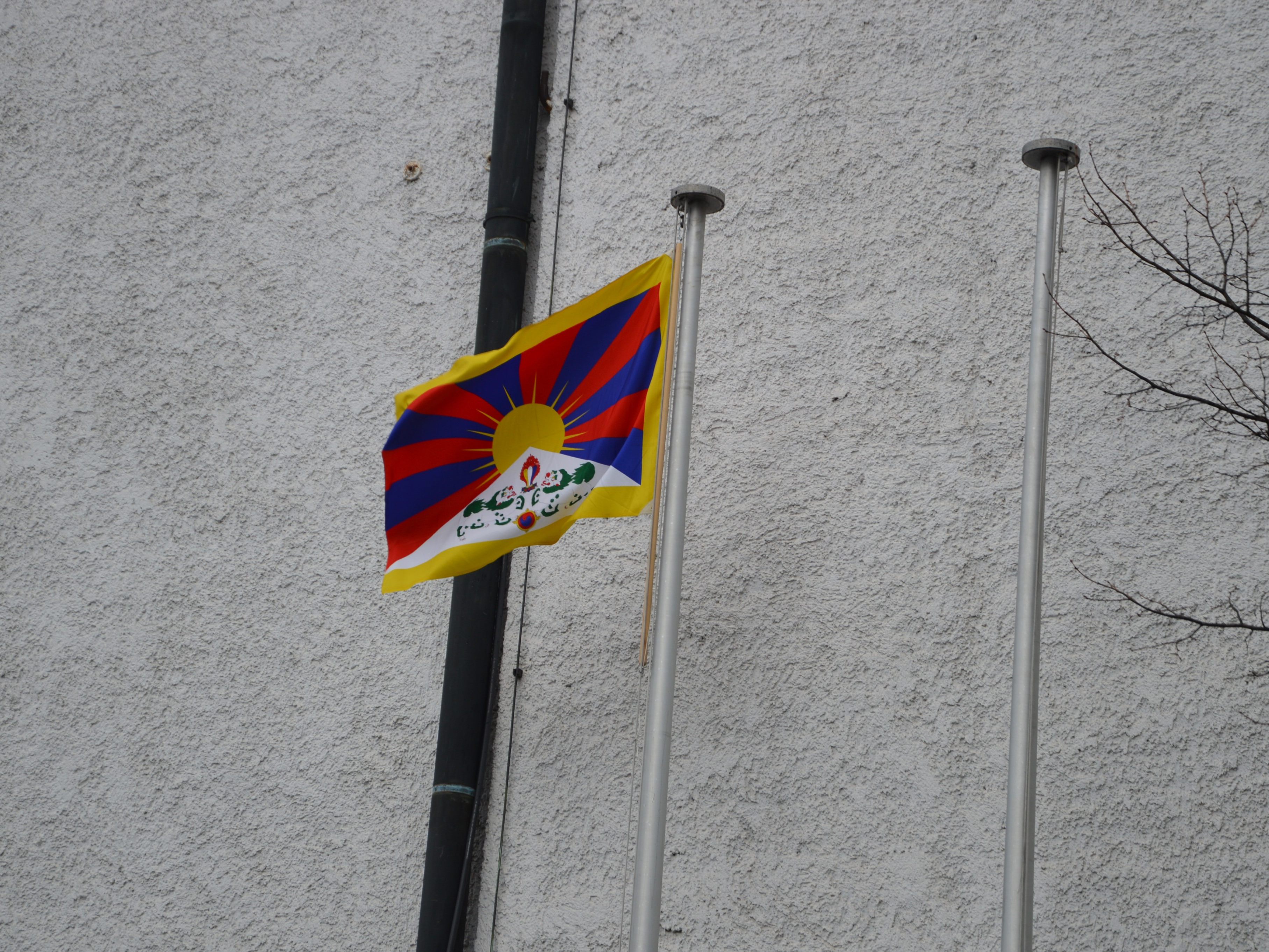 Tibetische Flagge weht in Lustenau