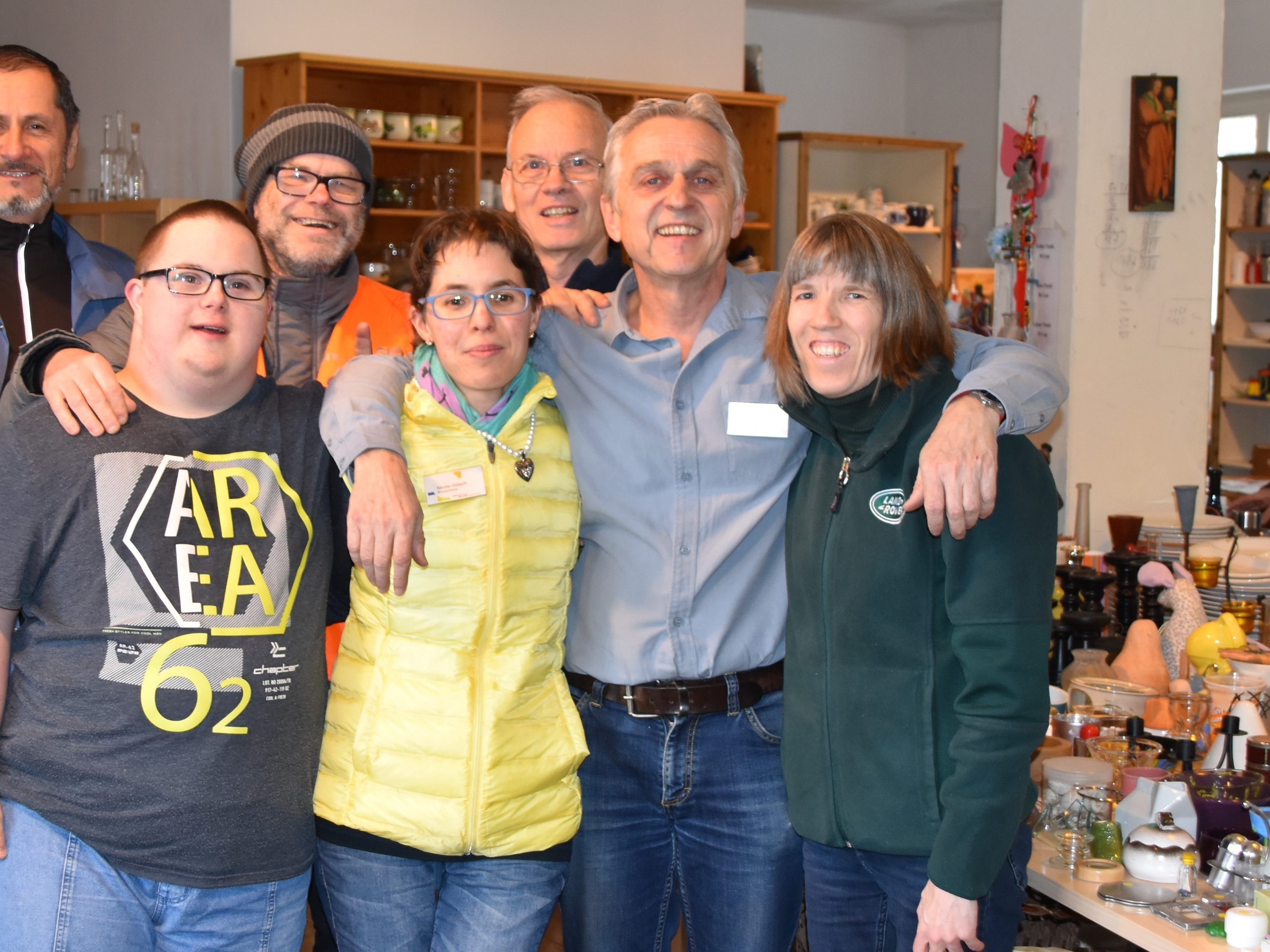 Das Brockenhaus-Team freut sich auf Ihren Besuch! Das Brockenhaus-Team freut sich auf Ihren Besuch!
