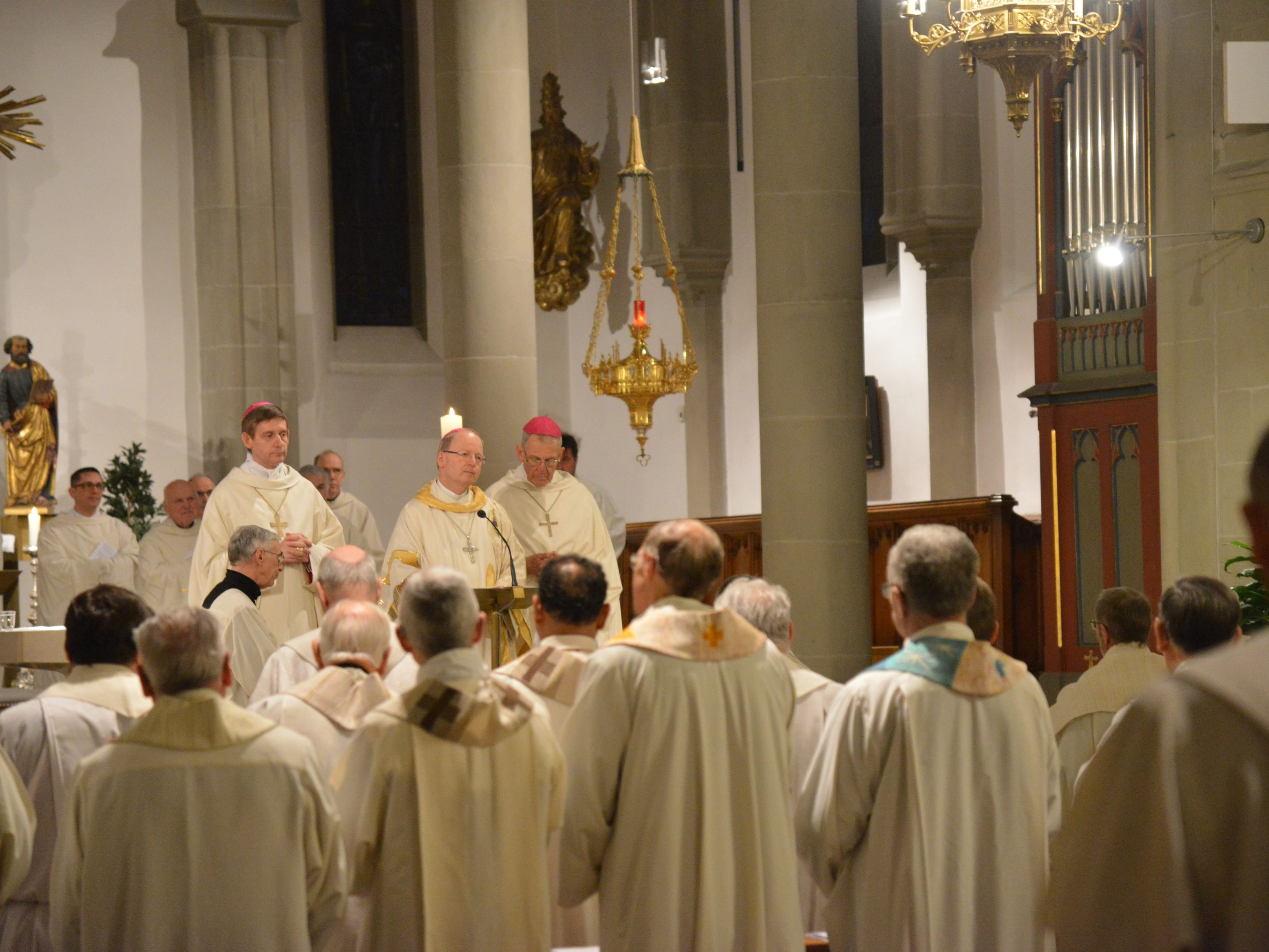 Chrisammesse mit Bischof Benno Elbs im Dom Feldkirch.