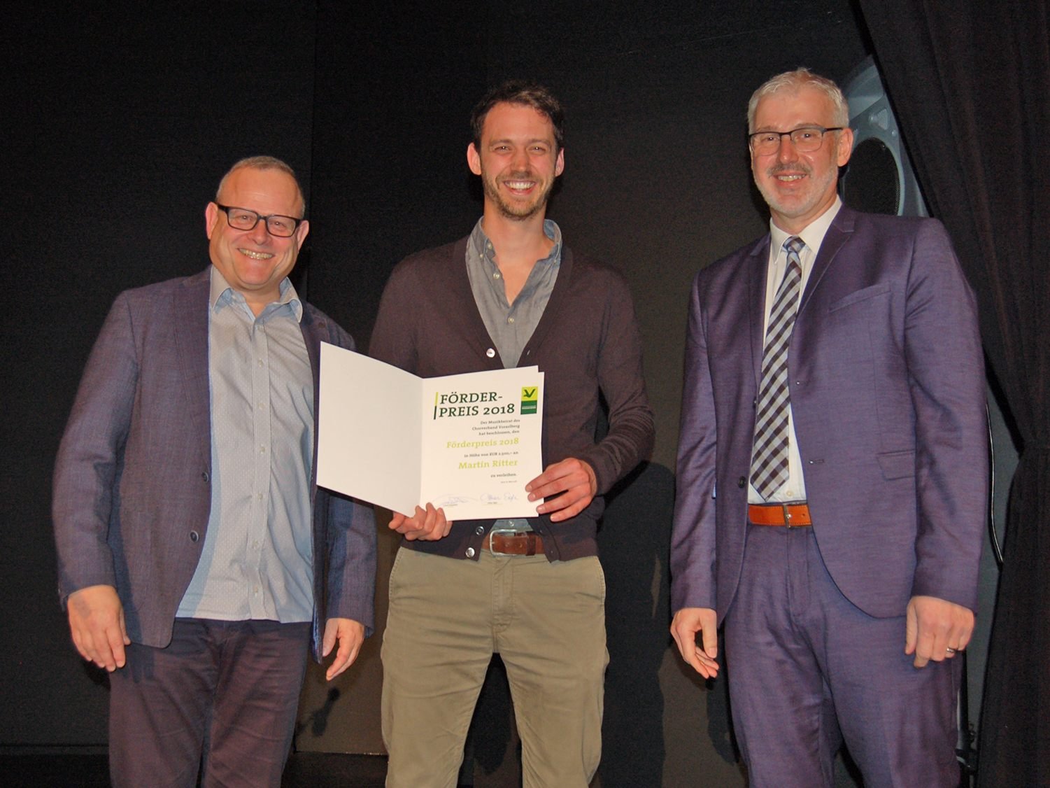 CVV-Förderpreis an Martin Ritter: v.l. Oskar Egle (Vorsitzender Musikbeirat), Preisträger Martin Ritter und Axel Girardelli (CVV-Obmann). CVV-Förderpreis an Martin Ritter: v.l. Oskar Egle (Vorsitzender Musikbeirat), Preisträger Martin Ritter und Axel Girardelli (CVV-Obmann).