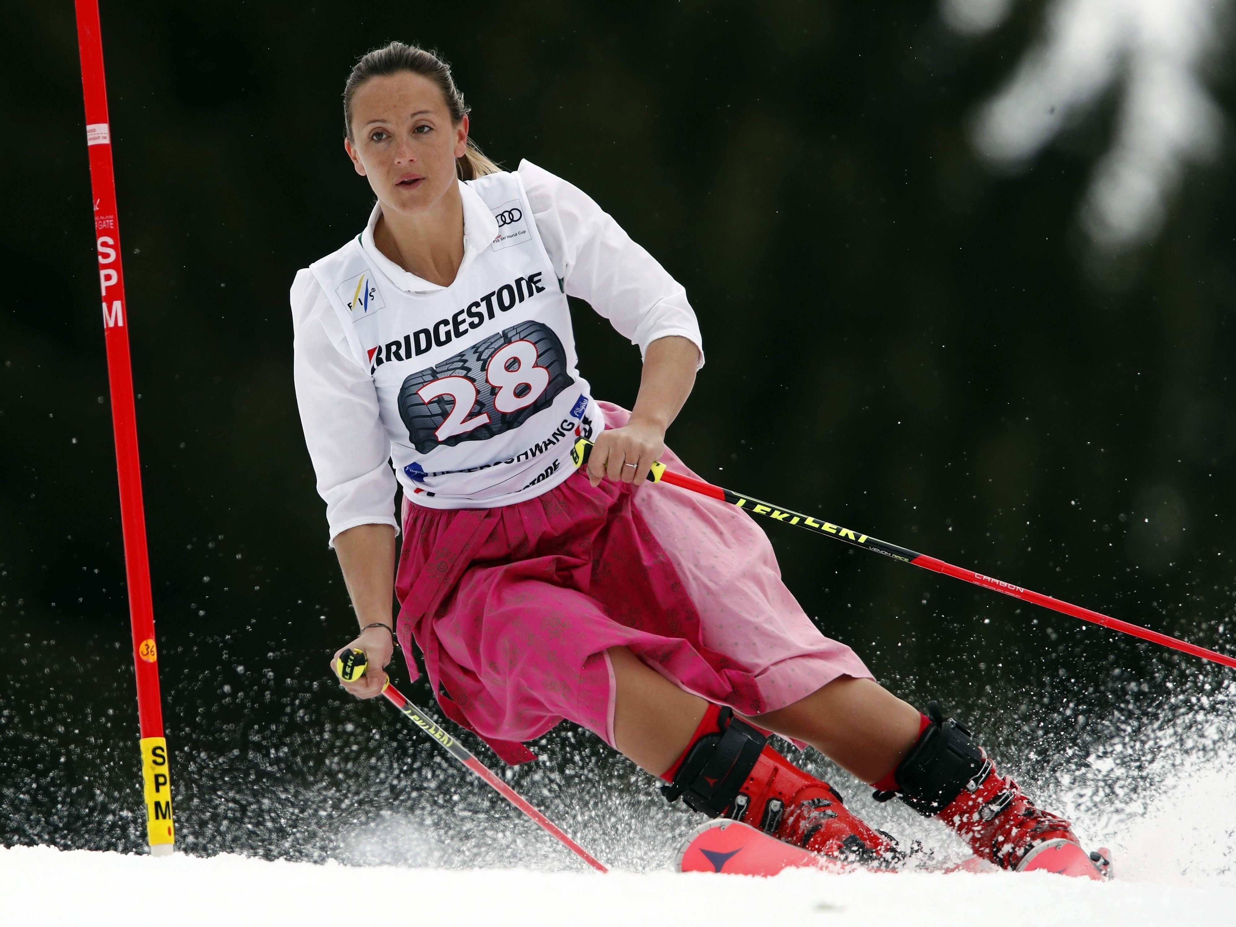 Im Dirndl verabschiedete sich Kirchgasser vom Slalom. Im Dirndl verabschiedete sich Kirchgasser vom Slalom.