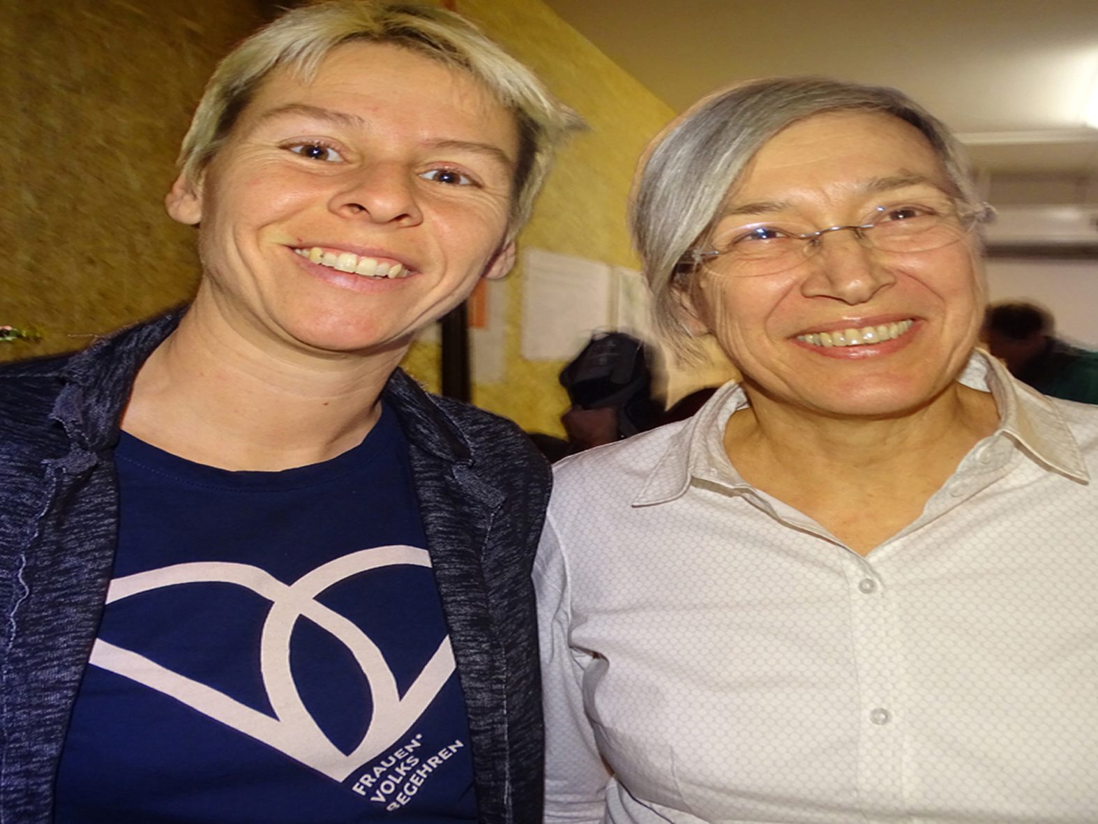 Patrizia Tschallener von den Emsbachinnen (l.) und die Referentin Dr. Eva Häfele.