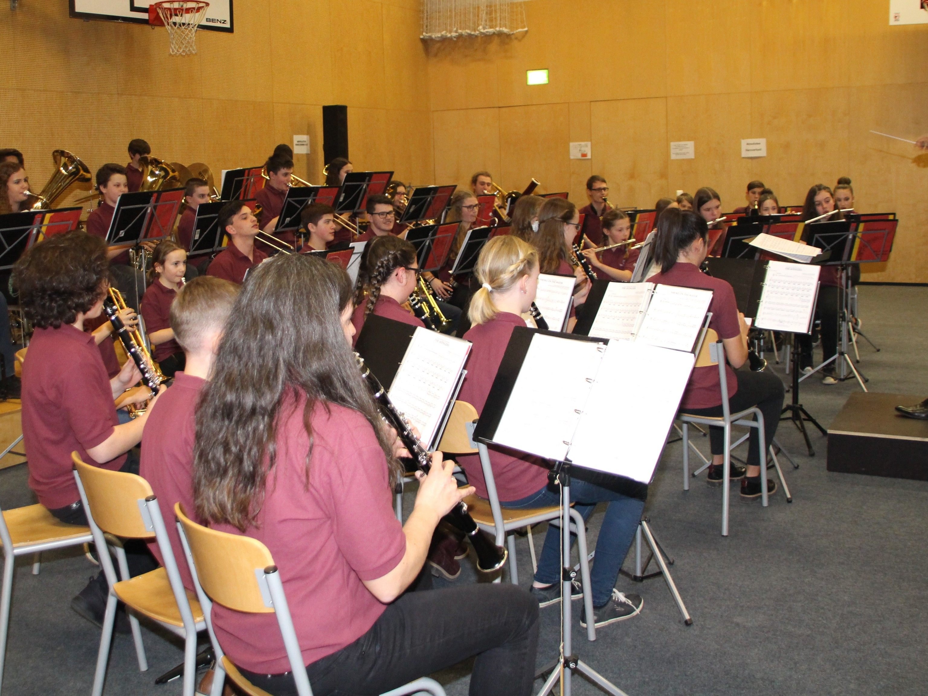 Teenyband der Harmoniemusik Tisis-Tosters begeisterte.