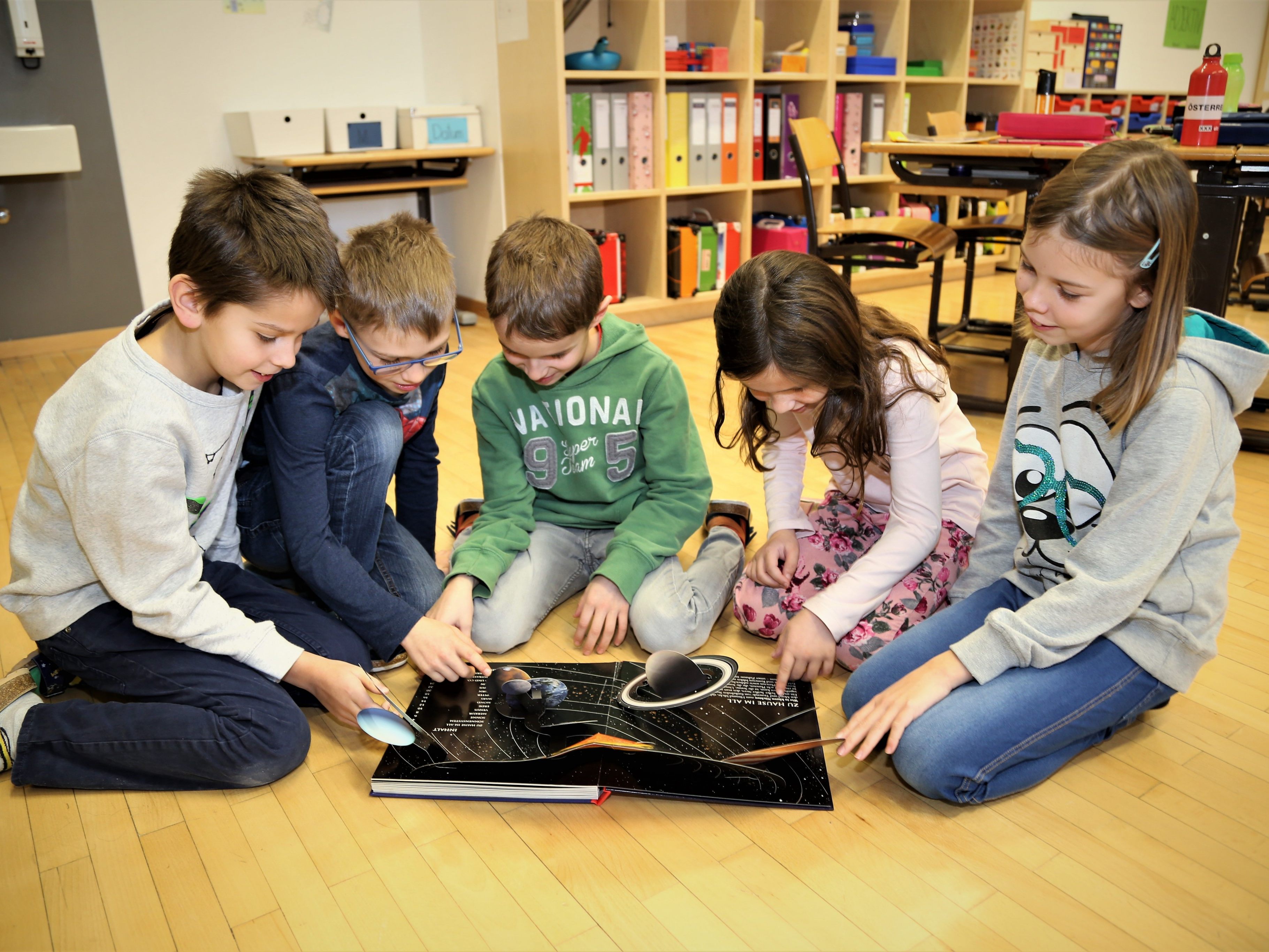 Wichtiges Weltallwissen wurde täglich durchgenommen.