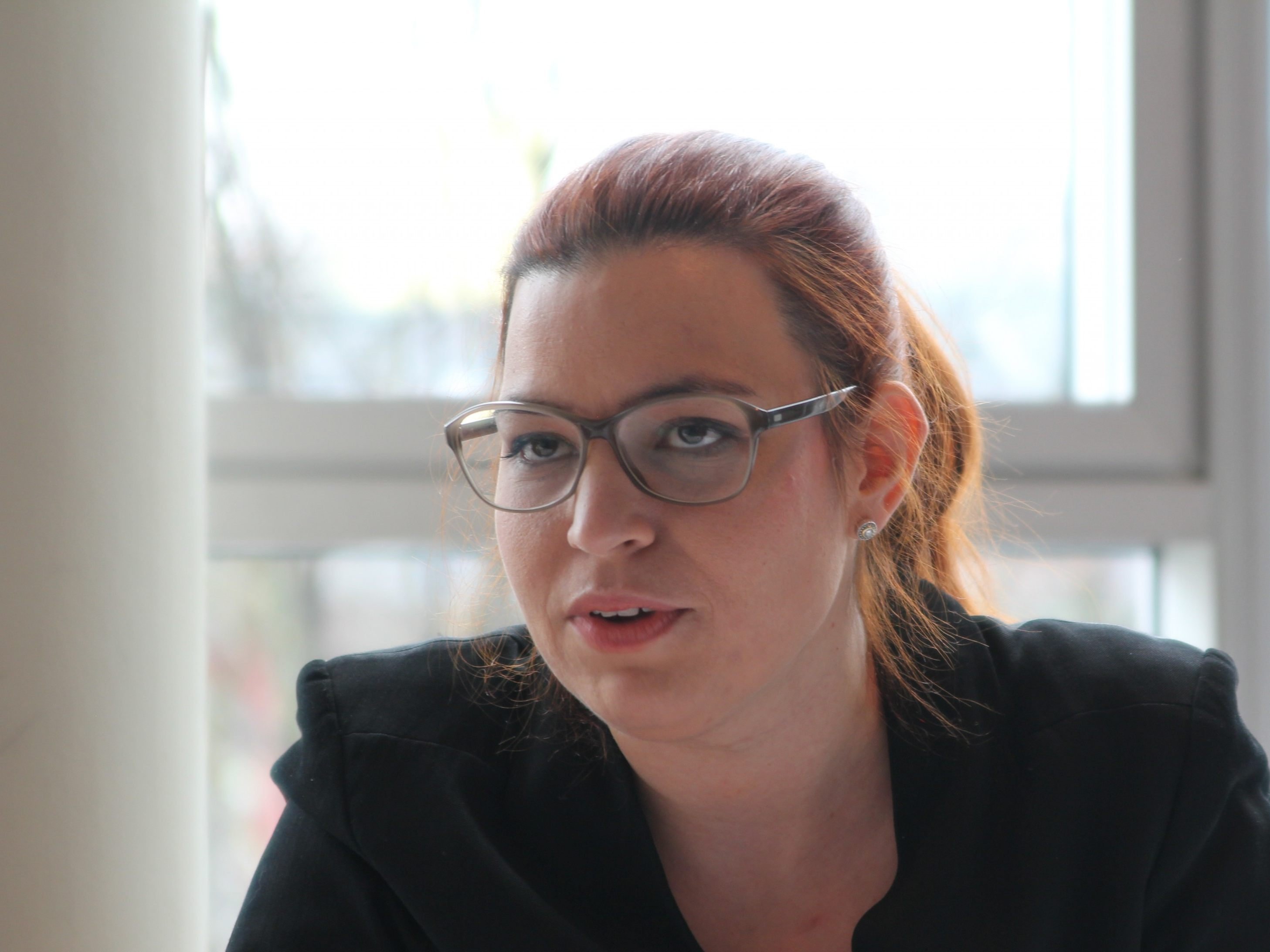 Nina Tomaselli fordert die konequente und flächendeckende Anwendung der Ferienwohnungsbestimmungen des Landes.