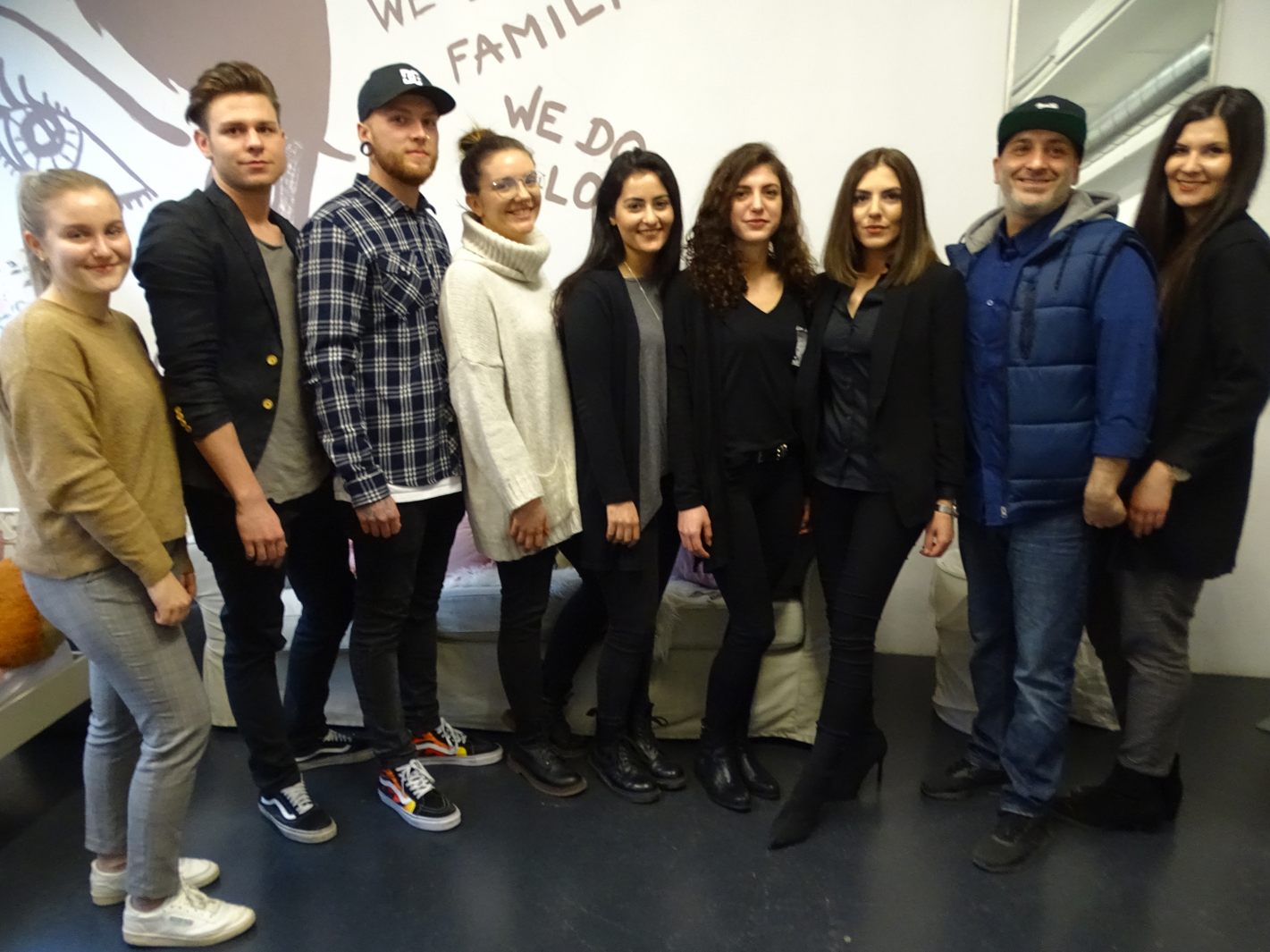 Das Team der Offenen Jugendarbeit lädt zur 10 Jahre-Feier am kommenden Samstag im JUZ s`Kästle. Das Team der Offenen Jugendarbeit lädt zur 10 Jahre-Feier am kommenden Samstag im JUZ s`Kästle.