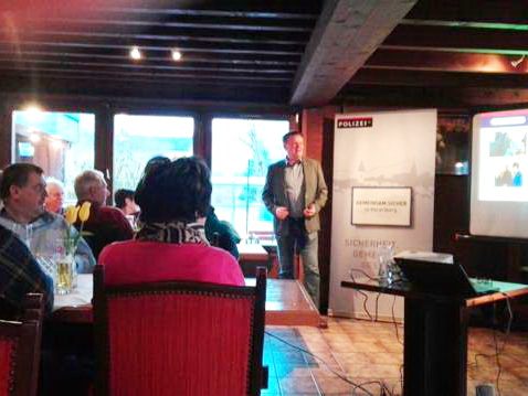 Hr. Gerd Gröchenig Bundeskriminalamt im Gasthaus Löwen, Sulz Hr. Gerd Gröchenig Bundeskriminalamt im Gasthaus Löwen, Sulz