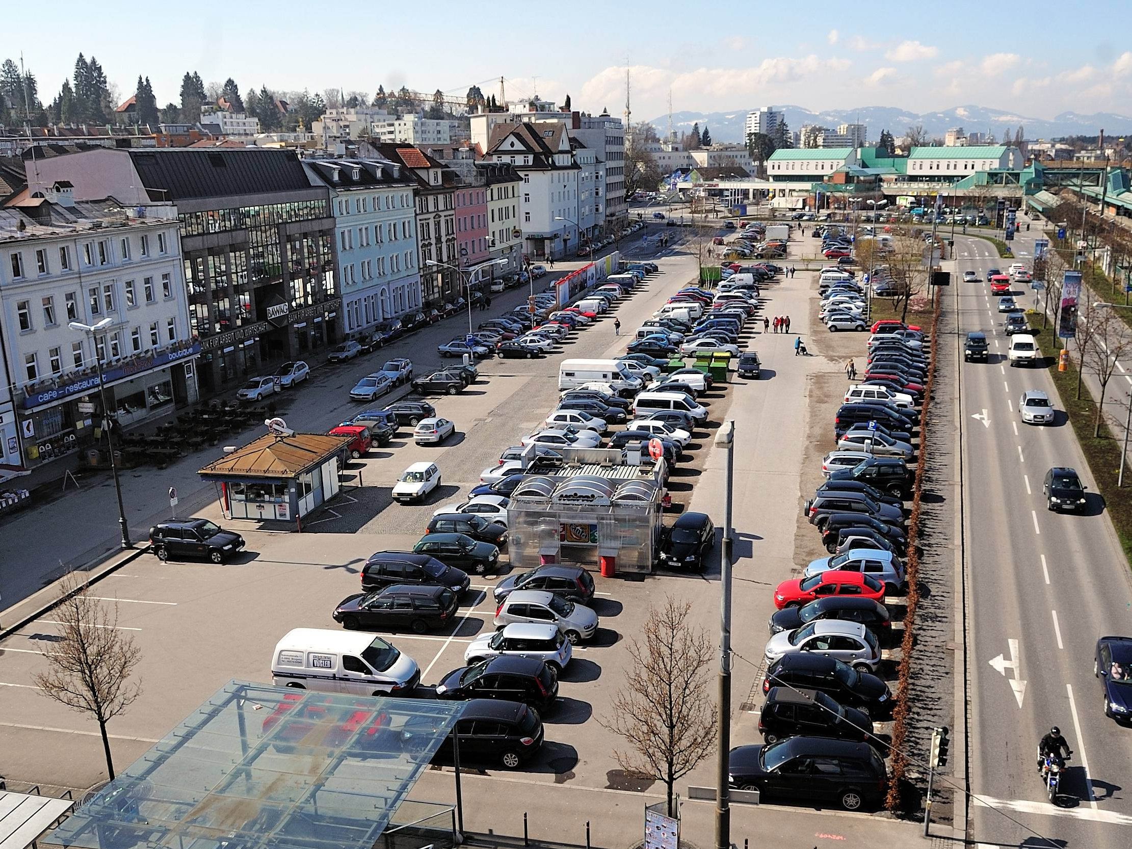 BEreits im Wahlkampf 1990 bot die Seestadt einiges an Zündstoff.