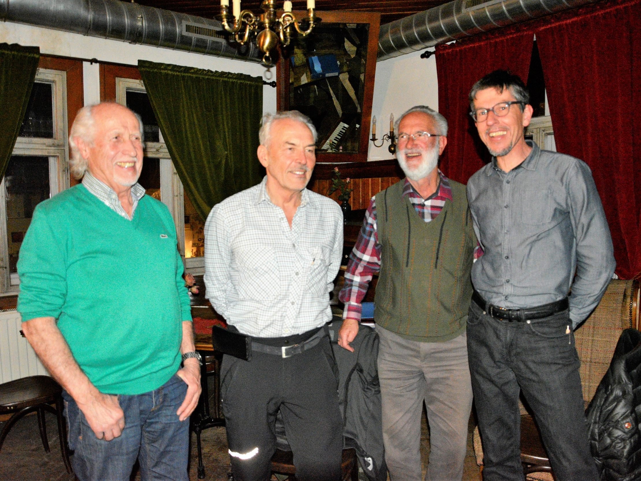 V.li.: Obmann Anselm Scheffknecht, Vize-Obmann Alwin Schönenberger, Gründungsmitglied Jörg Scheffknecht, Rudi Alge als Vertreter der Gemeinde Lustenau. V.li.: Obmann Anselm Scheffknecht, Vize-Obmann Alwin Schönenberger, Gründungsmitglied Jörg Scheffknecht, Rudi Alge als Vertreter der Gemeinde Lustenau.