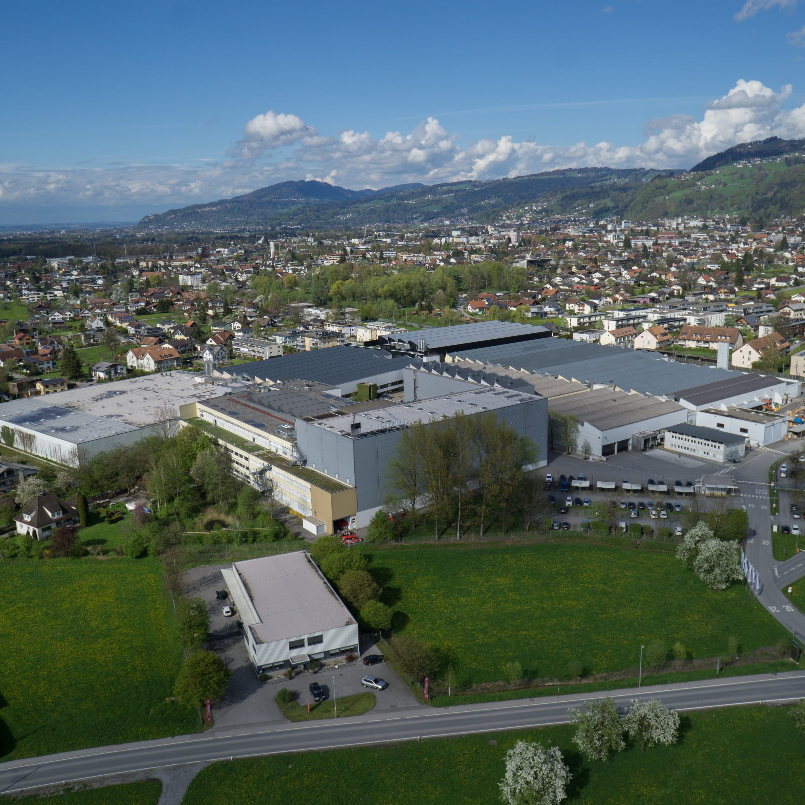 EBIT deutlich gesunken - Umsatz durch Pfund und Franken angeknabbert - Intensiver Preiskampf bei Zumtobel.