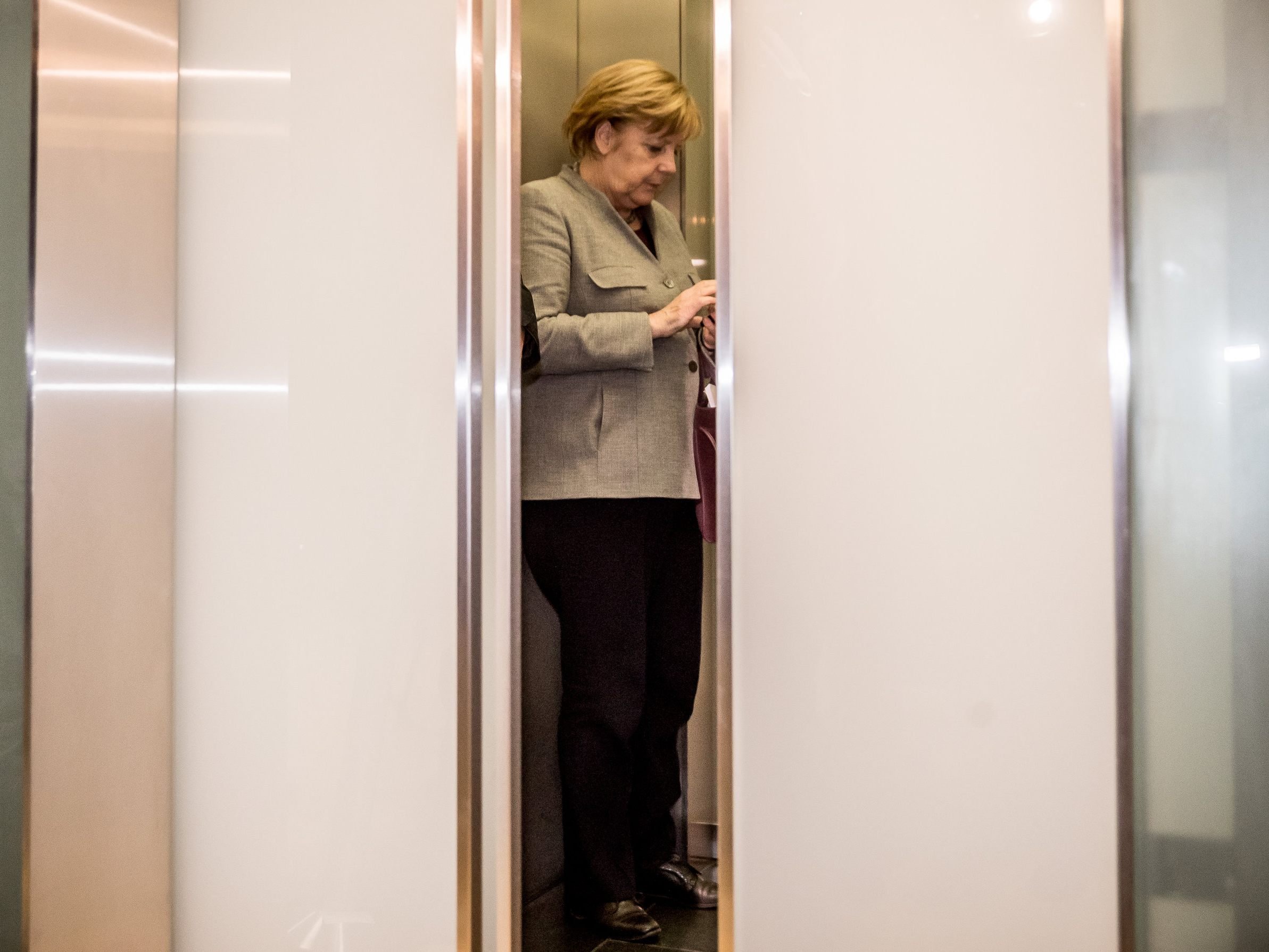 Vom einfachen Mann bis zur Bundeskanzlerin - ein Aufzug unterscheidet nicht, wer in ihm fährt.