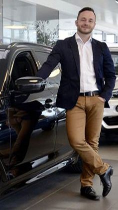 Dominik Fröhle ist Teamleiter beim Verkauf.