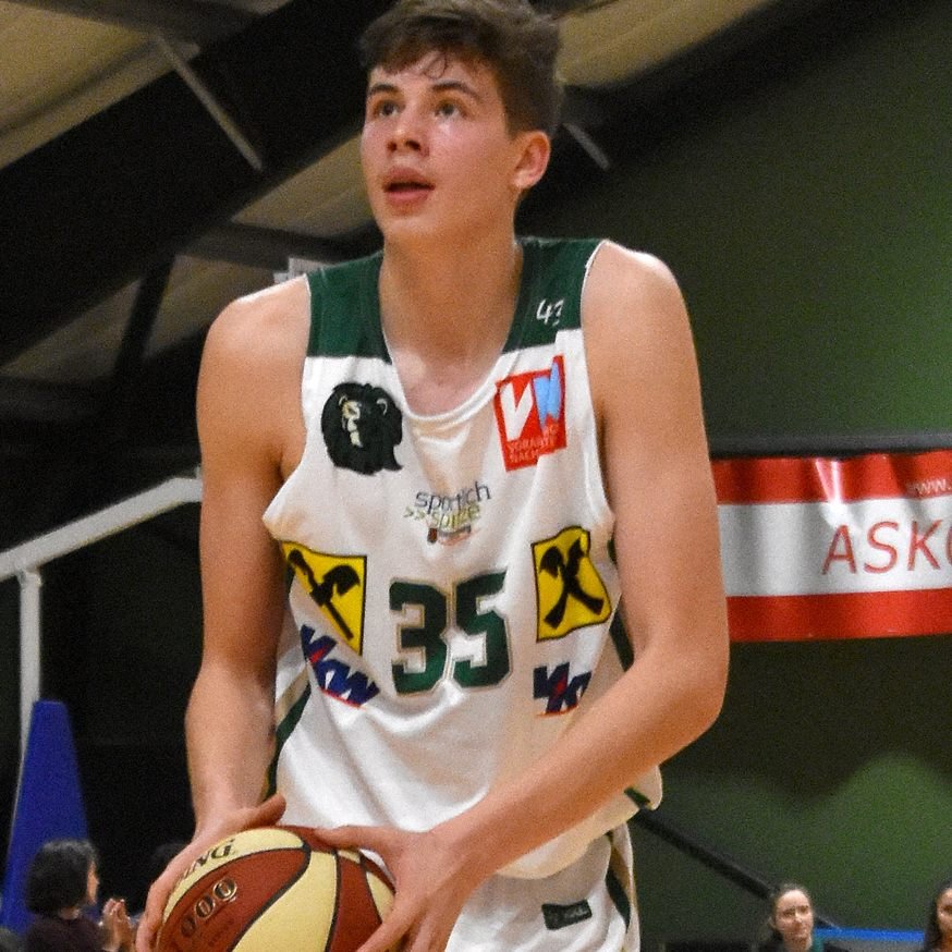 Das Vorarlberger Basketball-Talent Luka Brajkovic wechselt an das College von Stephen Curry.