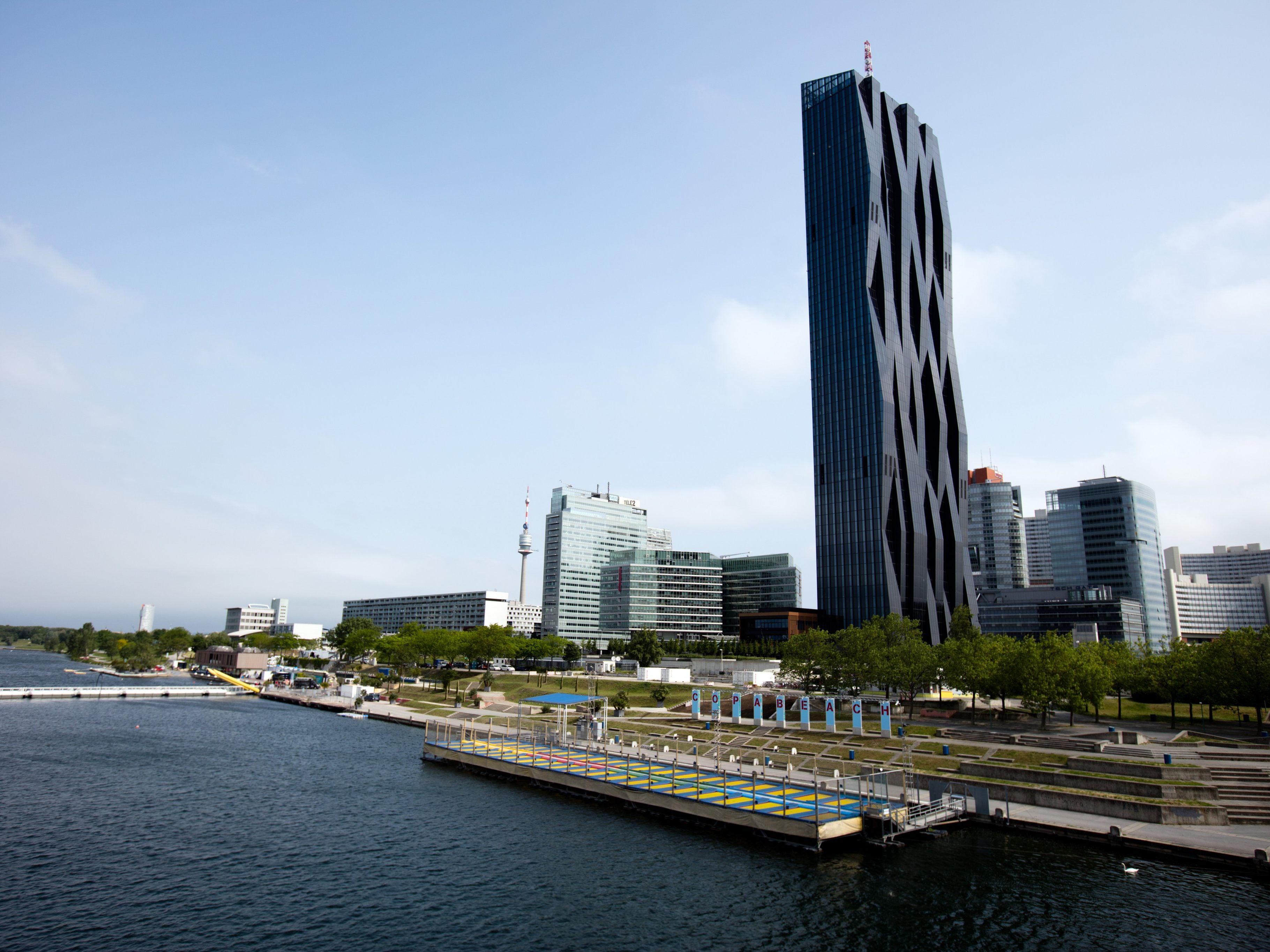 Der DC Tower in Wien erhält ab Mitte 2019 einen Bruder. Der DC Tower in Wien erhält ab Mitte 2019 einen Bruder.