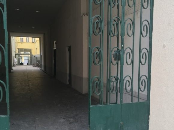 Wenn man weiß, wo sich die Durchhäuser in Wien befinden, kann man sich einigen Weg sparen. Wenn man weiß, wo sich die Durchhäuser in Wien befinden, kann man sich einigen Weg sparen.