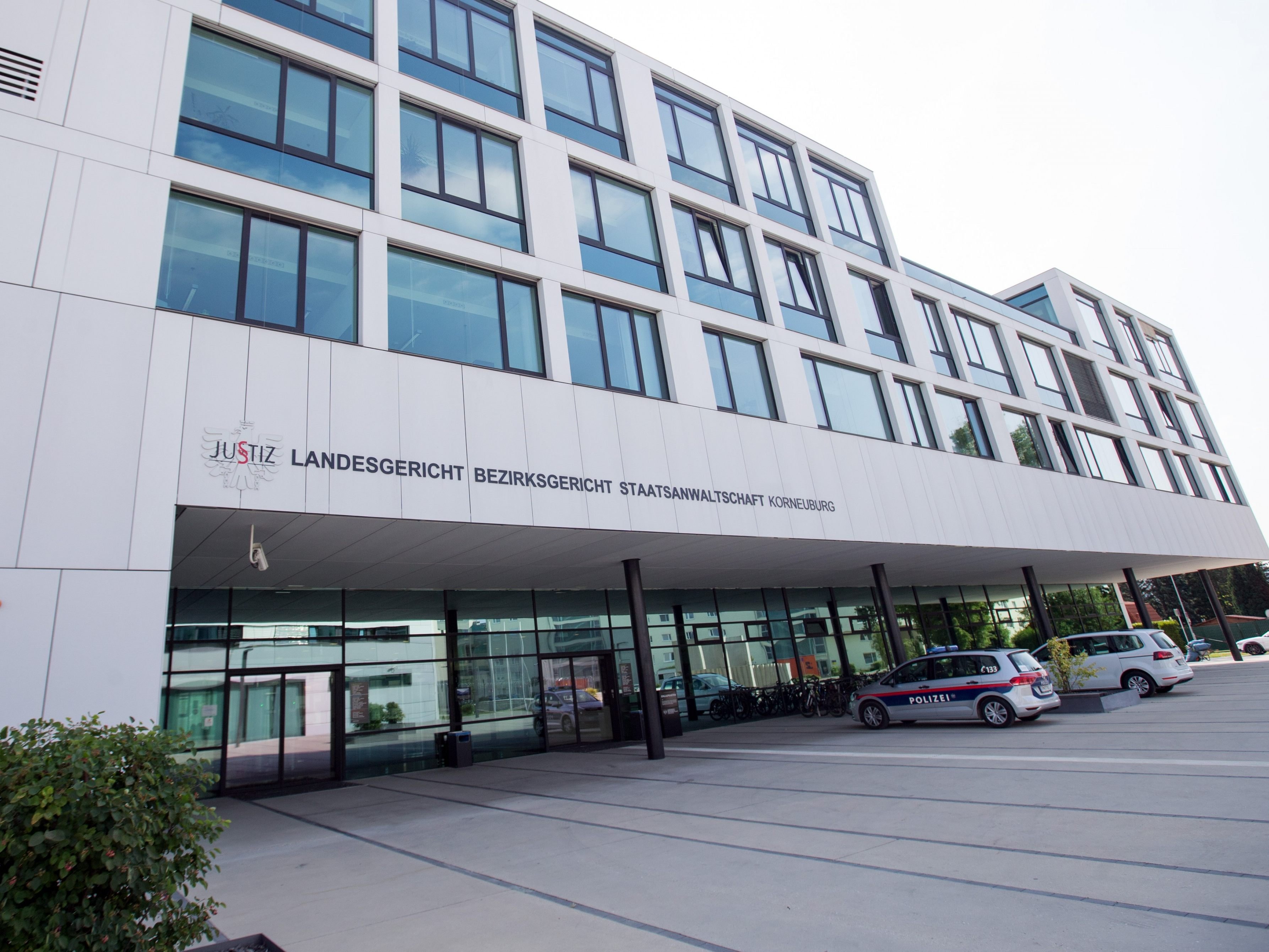 Das Landesgericht Korneuburg verurteilte den IS-Sympatisanten zu 20 Monate Haft. Das Landesgericht Korneuburg verurteilte den IS-Sympatisanten zu 20 Monate Haft.