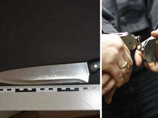 Die Polizisten stellten die Tatwaffe sicher. Die Polizisten stellten die Tatwaffe sicher.