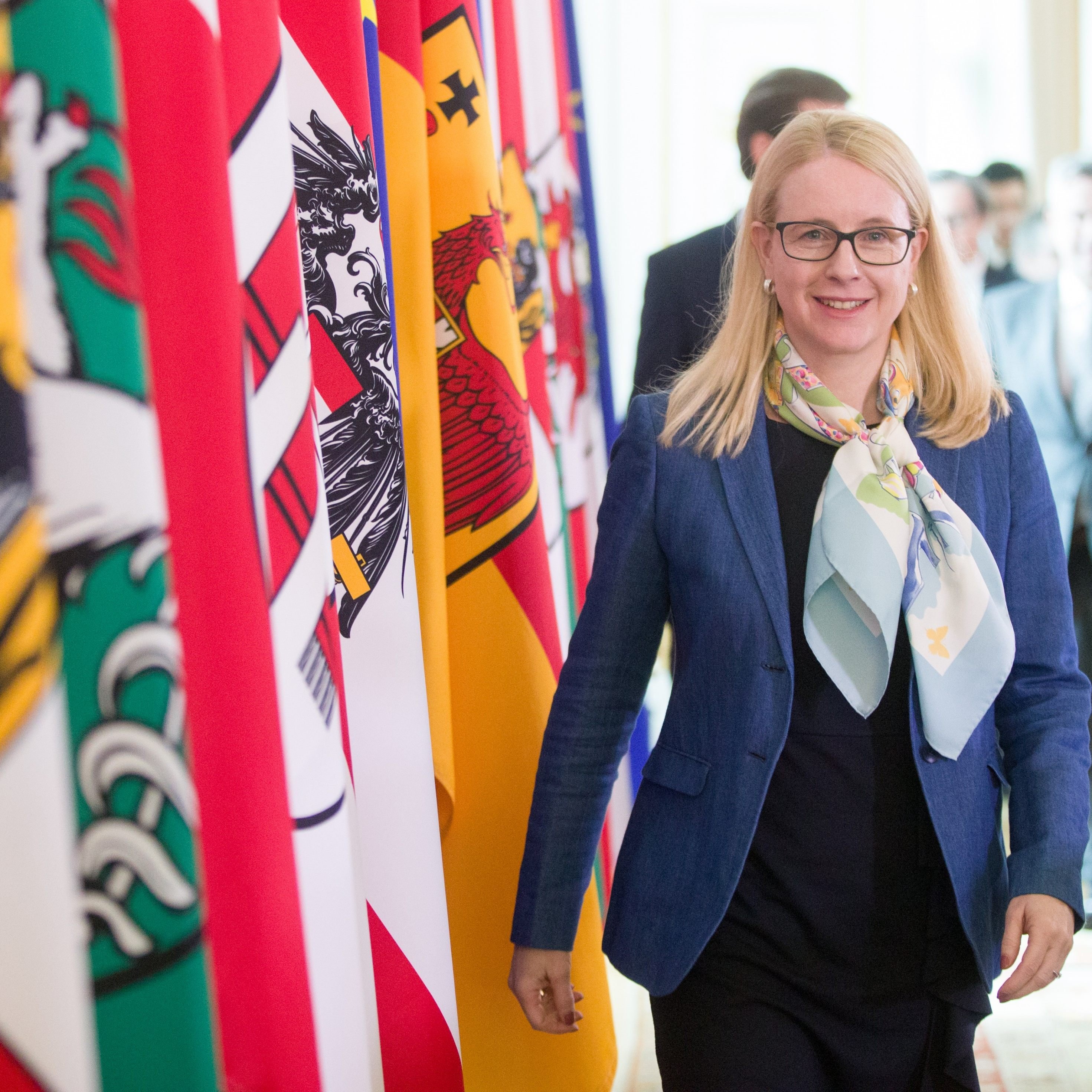 Wirtschaftsmininsterin Schramböck ist trotz weniger Geld für ihr Ressort zufrieden mit dem Budget.