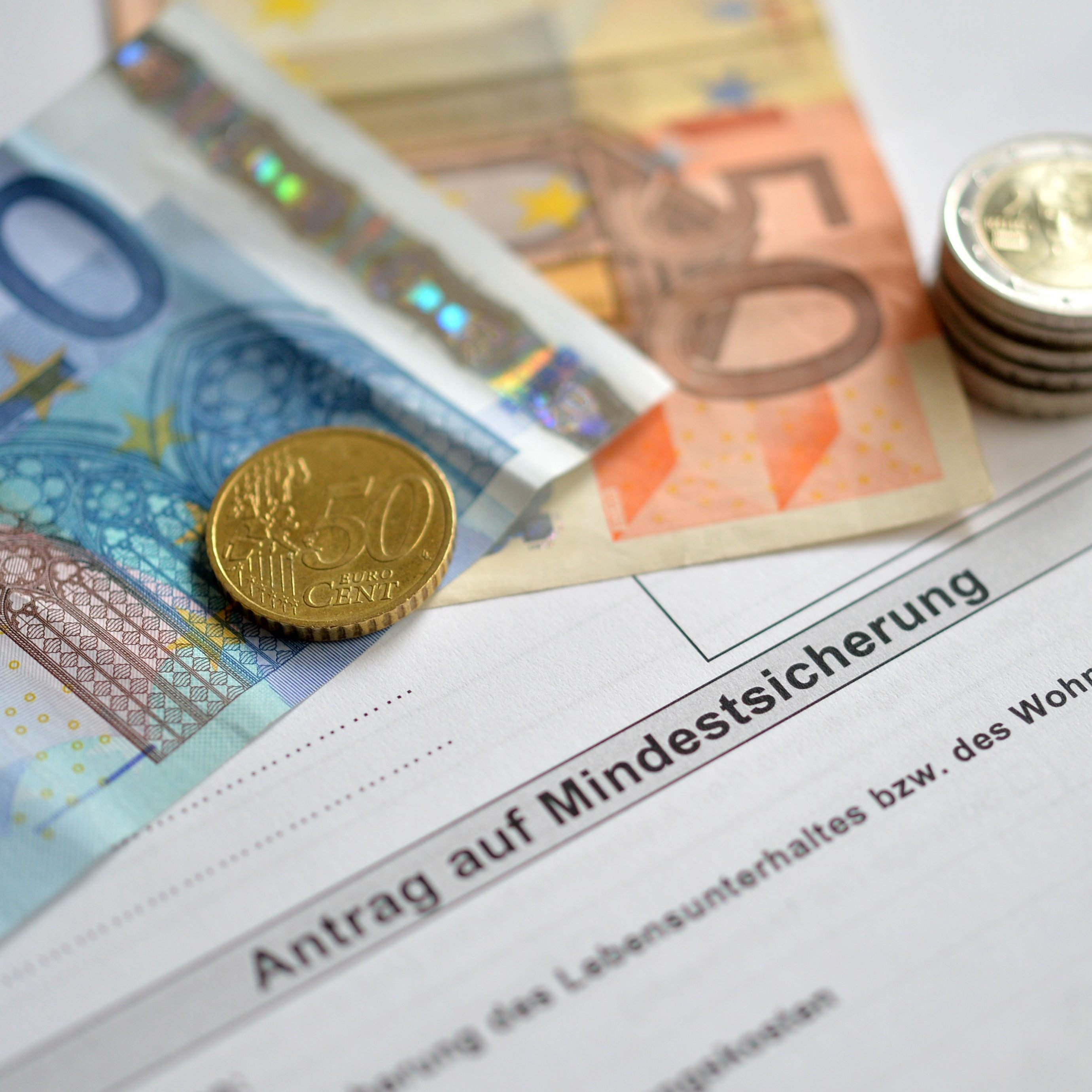 Die Mindestsicherung wird nun doch nicht österreichweit auf 1.500 Euro gedeckelt.