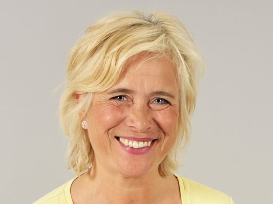 Momo Kreutz vertritt die abwesende Noch-Vorsteherin Martina Malyar.