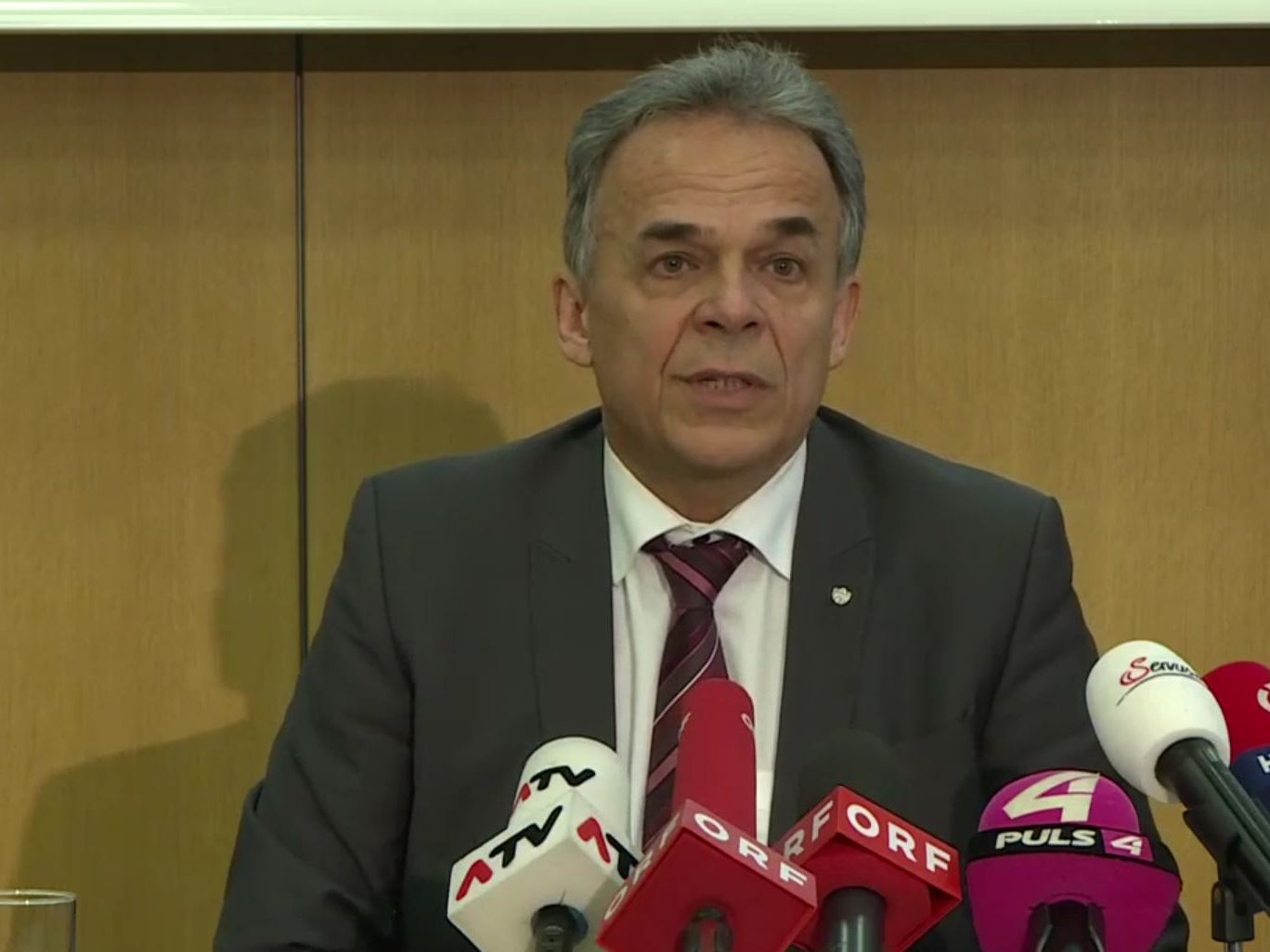 Die Pressekonferenz beginnt um 10 Uhr.