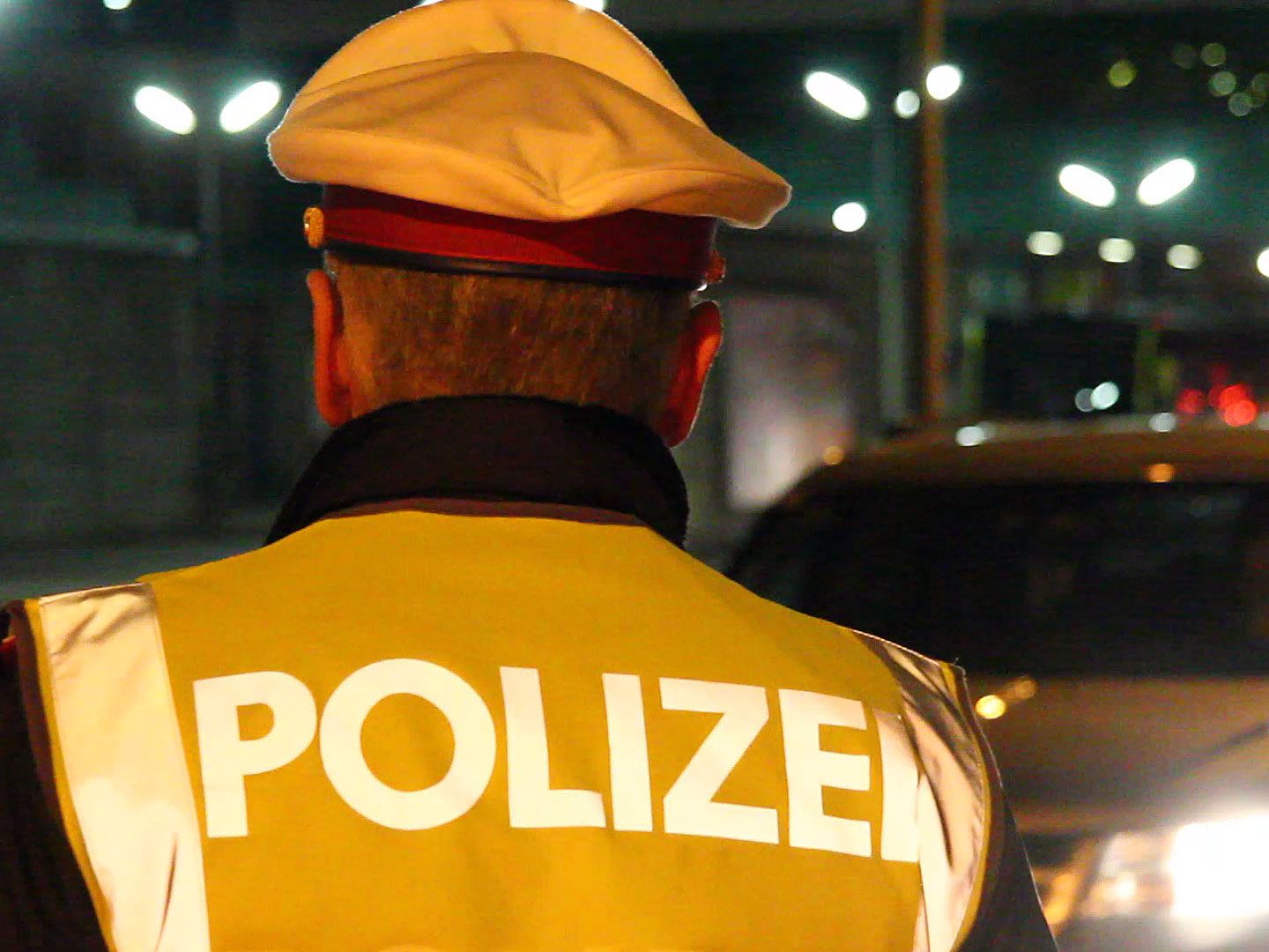 Die Beamtinnen und Beamten der Polizei in Vorarlberg sind Tag und Nacht für unsere Sicherheit im Einsatz. Die Beamtinnen und Beamten der Polizei in Vorarlberg sind Tag und Nacht für unsere Sicherheit im Einsatz.