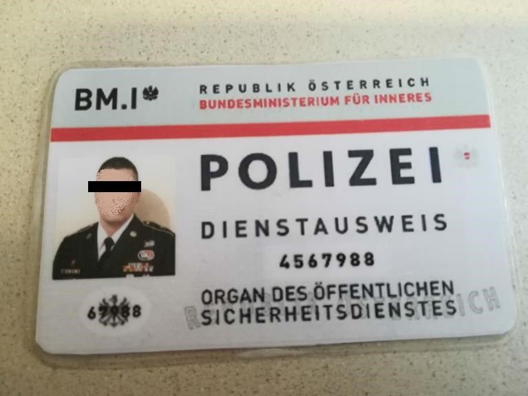 So sieht ein echter Polizeiausweis aus