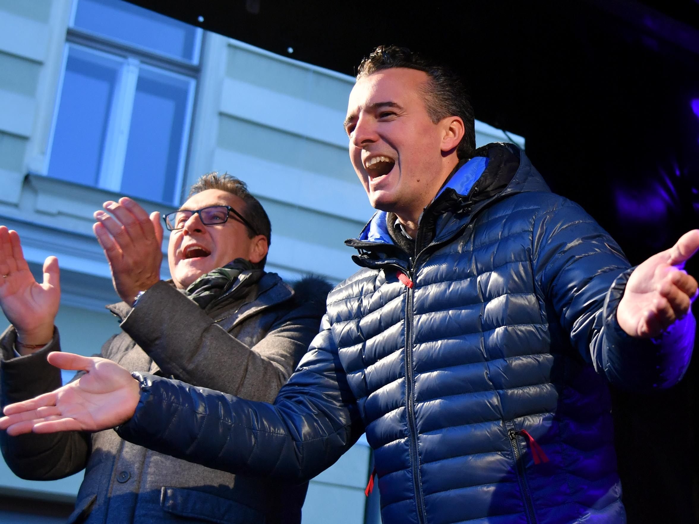 Vizekanzler Heinz-Christian Strache und FPÖ-Spitzenkandidat Gernot Darmann versuchen das kalte Kärnten aufzuheizen. Vizekanzler Heinz-Christian Strache und FPÖ-Spitzenkandidat Gernot Darmann versuchen das kalte Kärnten aufzuheizen.