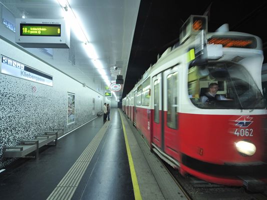 Im Haltestellenbereich Kliebergasse kam es zu einem Fahrleitungsgebrechen. Im Haltestellenbereich Kliebergasse kam es zu einem Fahrleitungsgebrechen.