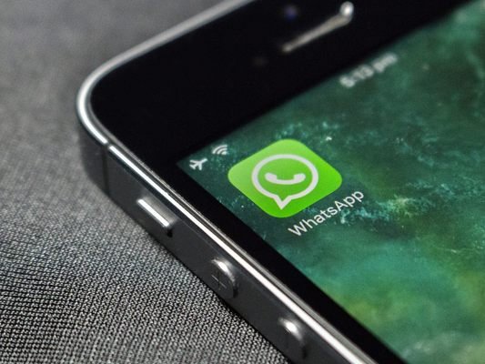 Per WhatsApp sollen Bilder von Adolf Hitler verschickt worden sein. Per WhatsApp sollen Bilder von Adolf Hitler verschickt worden sein.