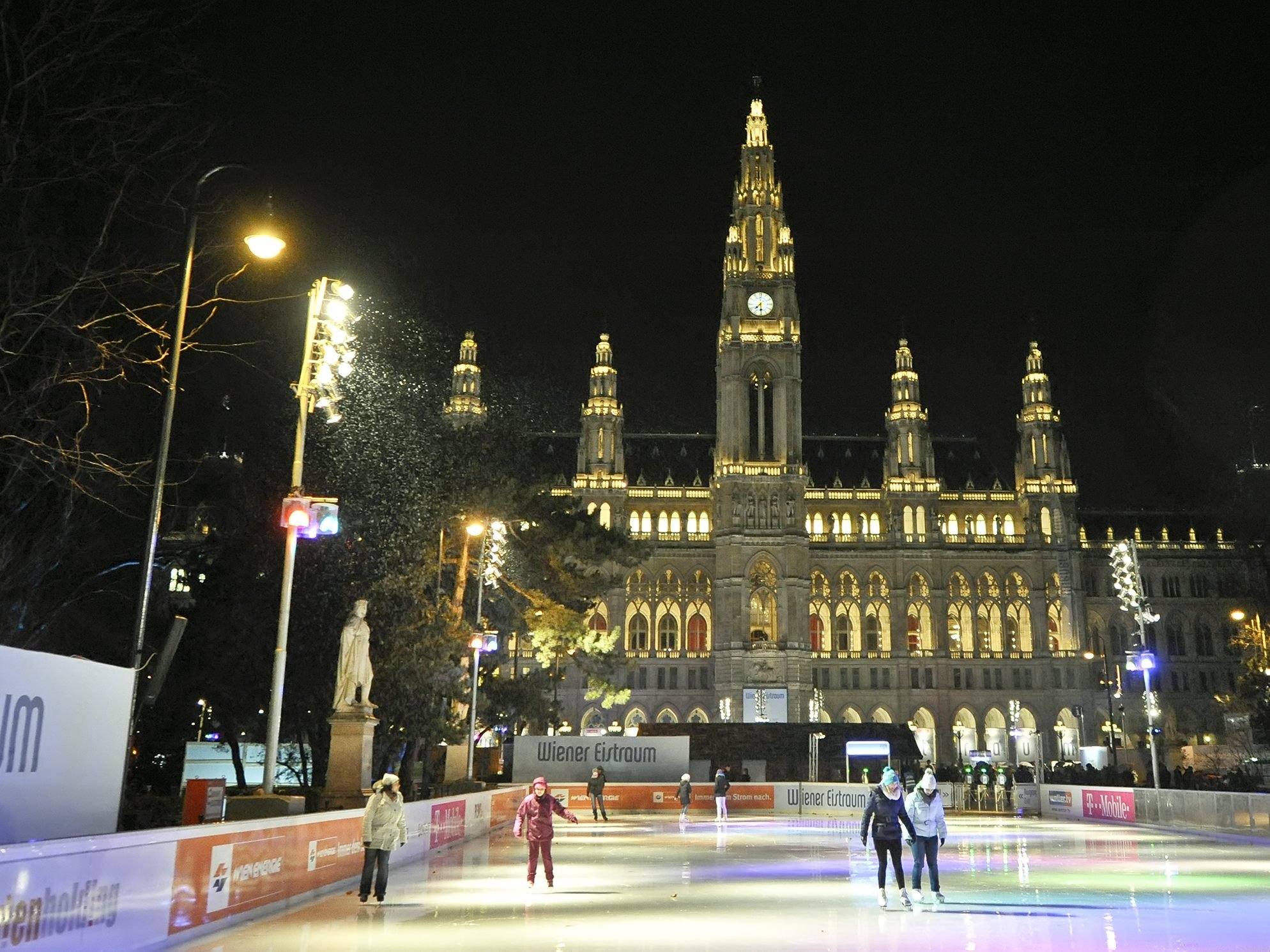 Über 1,5 Millionen Besucher zählter der Wiener Eistraum in dieser Saison. Über 1,5 Millionen Besucher zählter der Wiener Eistraum in dieser Saison.