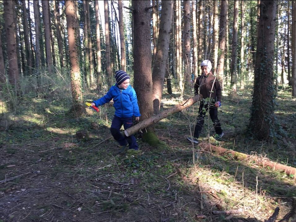 Groß und Klein waren tatkräftig bei der Sache