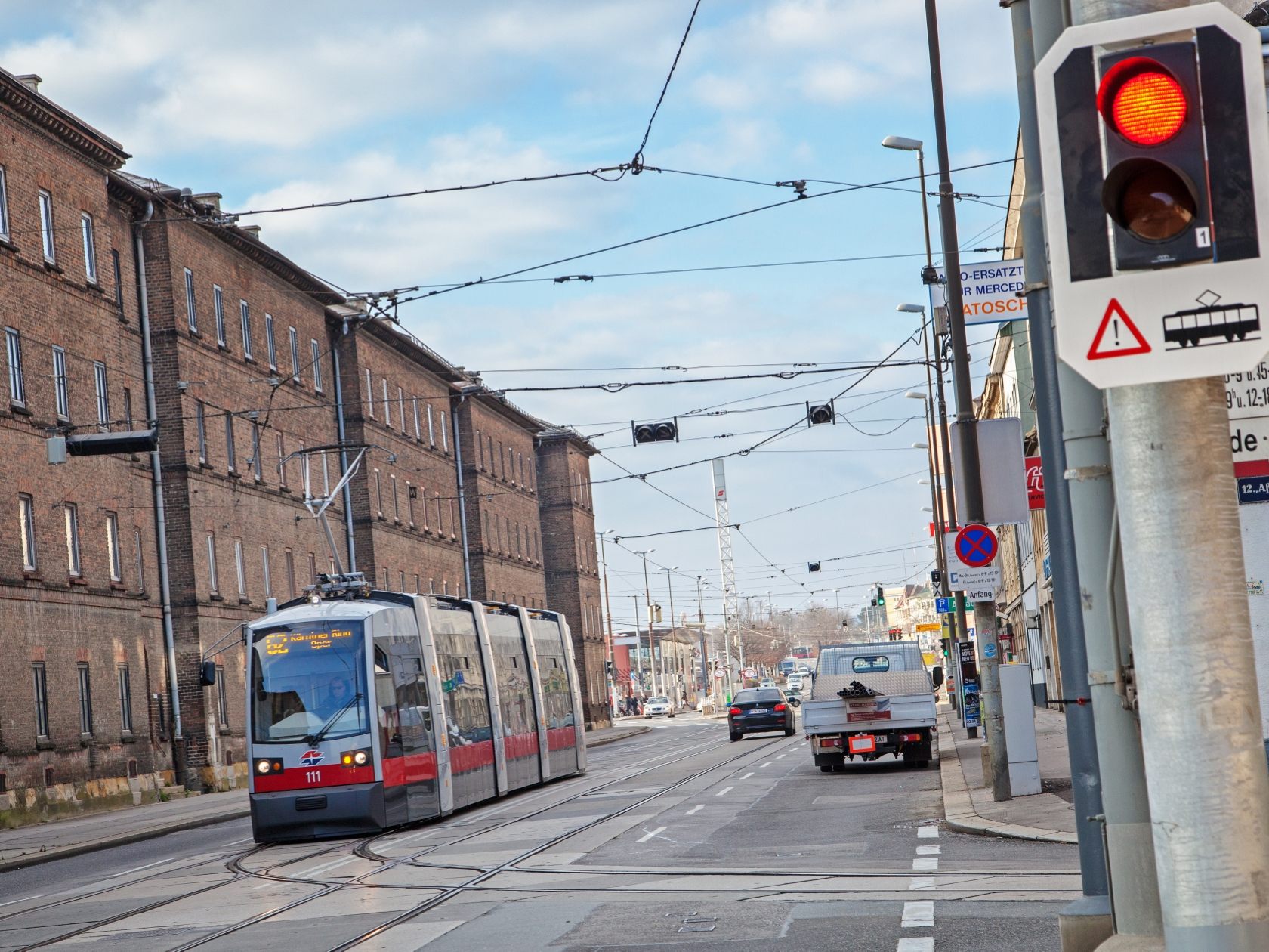 Ein Gleisschaden sorgt für Störungen bei den öffentlichen Verkehrsmitteln. Ein Gleisschaden sorgt für Störungen bei den öffentlichen Verkehrsmitteln.