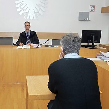 Der Angeklagte bestreitet die Vorwürfe