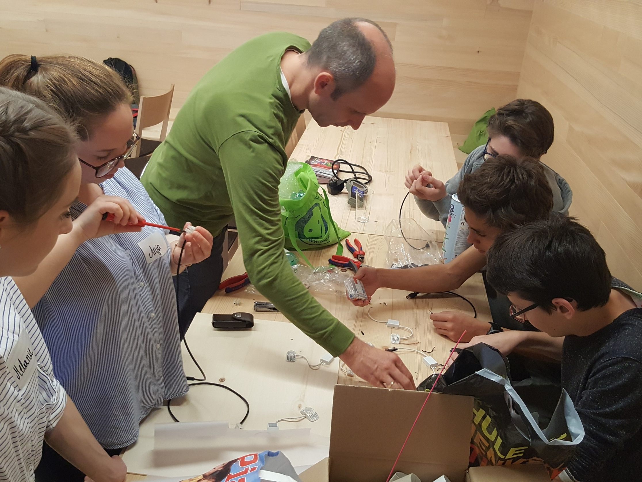 Energieeffizienz in der Praxis: LED Leselampen in Eigenherstellung Energieeffizienz in der Praxis: LED Leselampen in Eigenherstellung