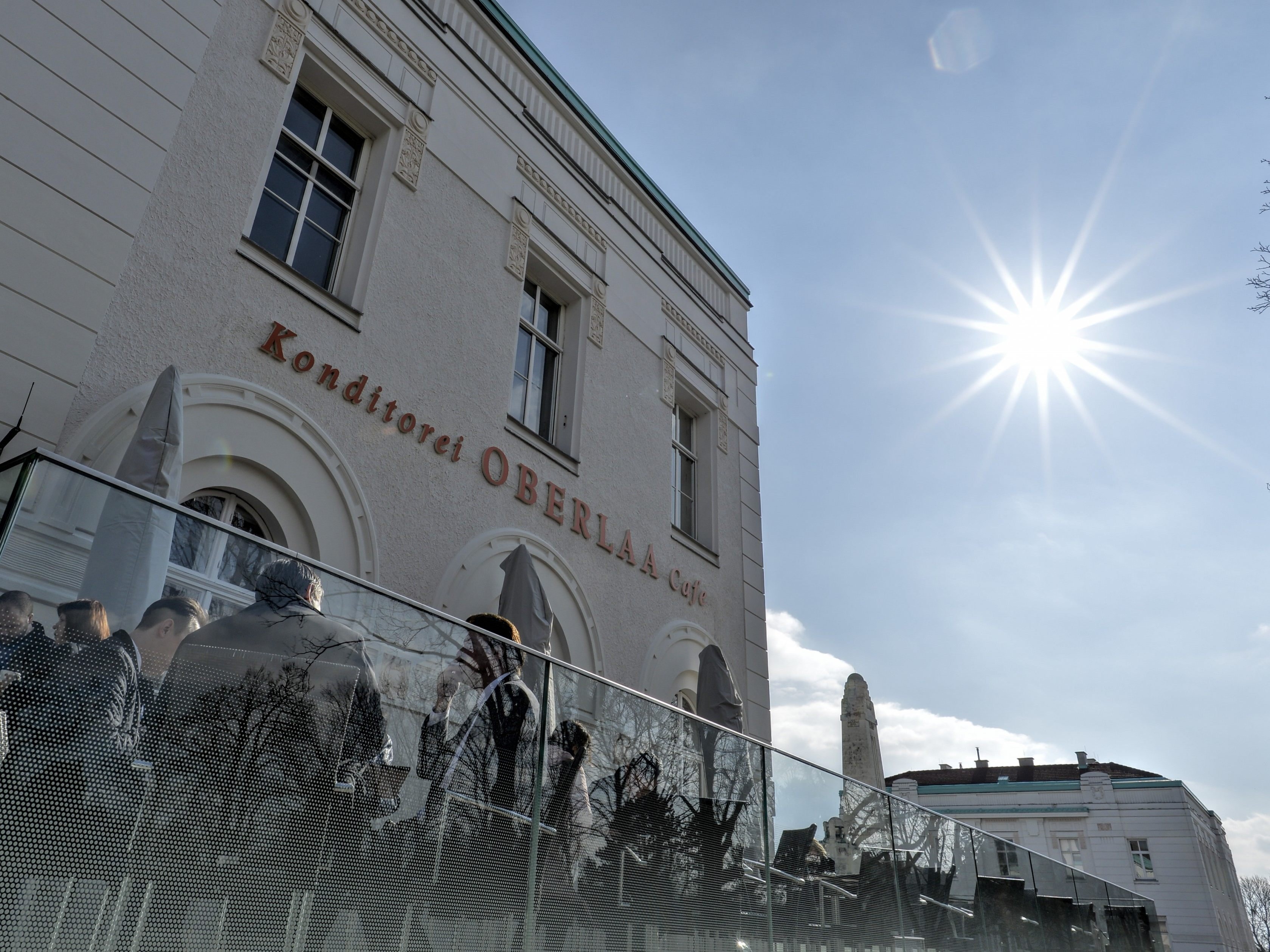 Die Kurkonditorei Oberlaa eröffnete ein Cafe am Wiener Zentralfriedhof.